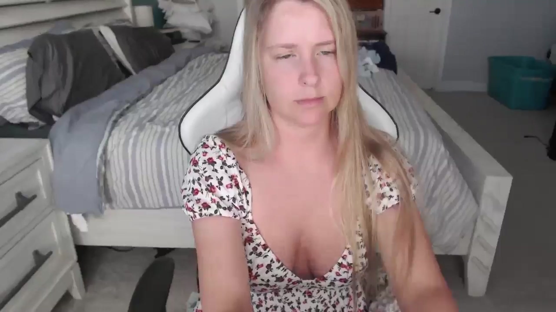 Gallery image thumbnail from ZenZoey's myfreecams stream on, 03/17/2025, 16:10 image 13 of 20