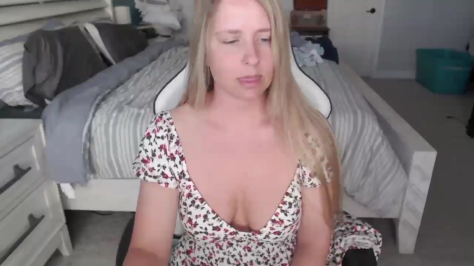 Gallery image thumbnail from ZenZoey's myfreecams stream on, 03/17/2025, 16:10 image 8 of 20