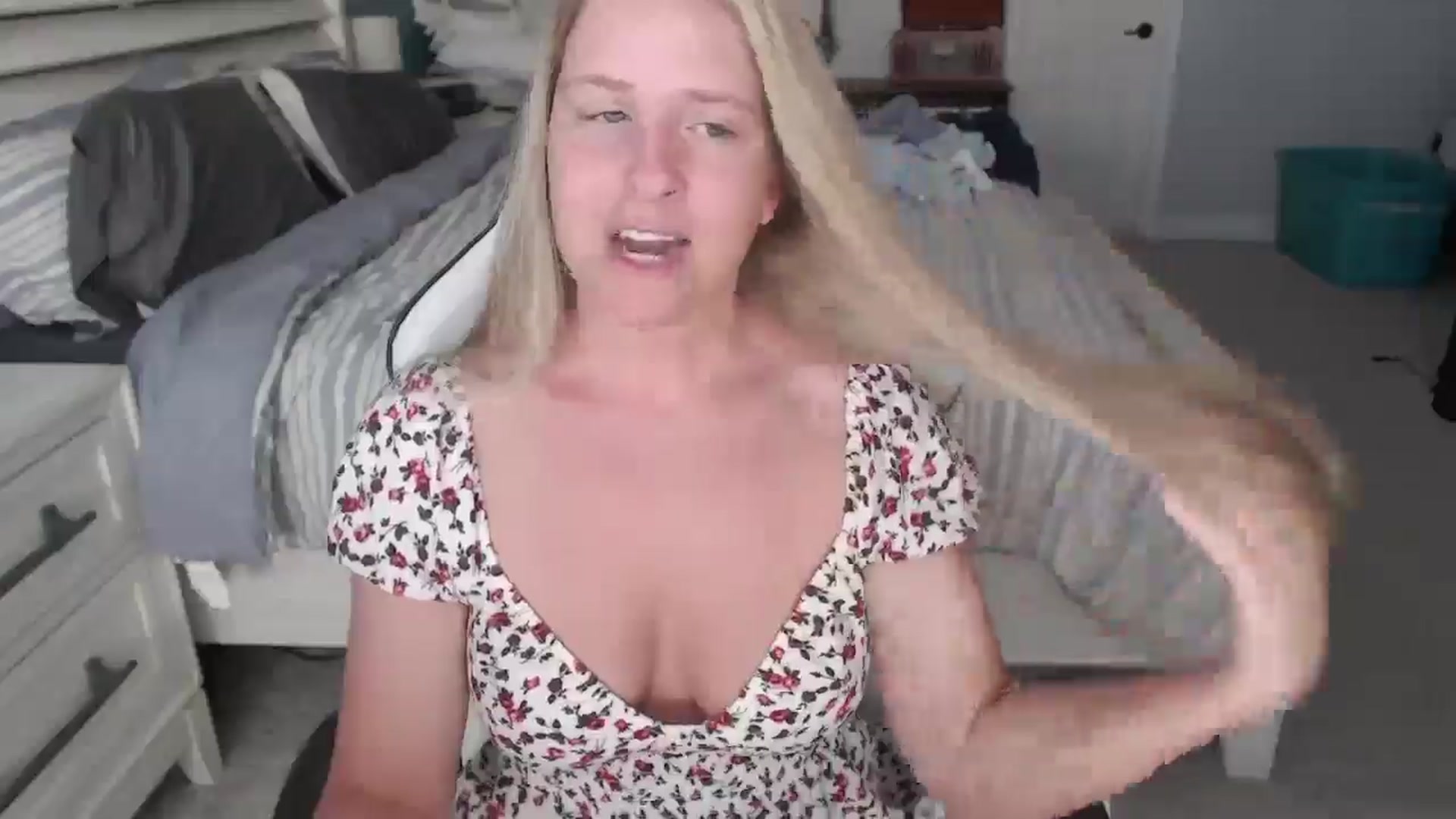 Gallery image thumbnail from ZenZoey's myfreecams stream on, 03/17/2025, 16:10 image 15 of 20