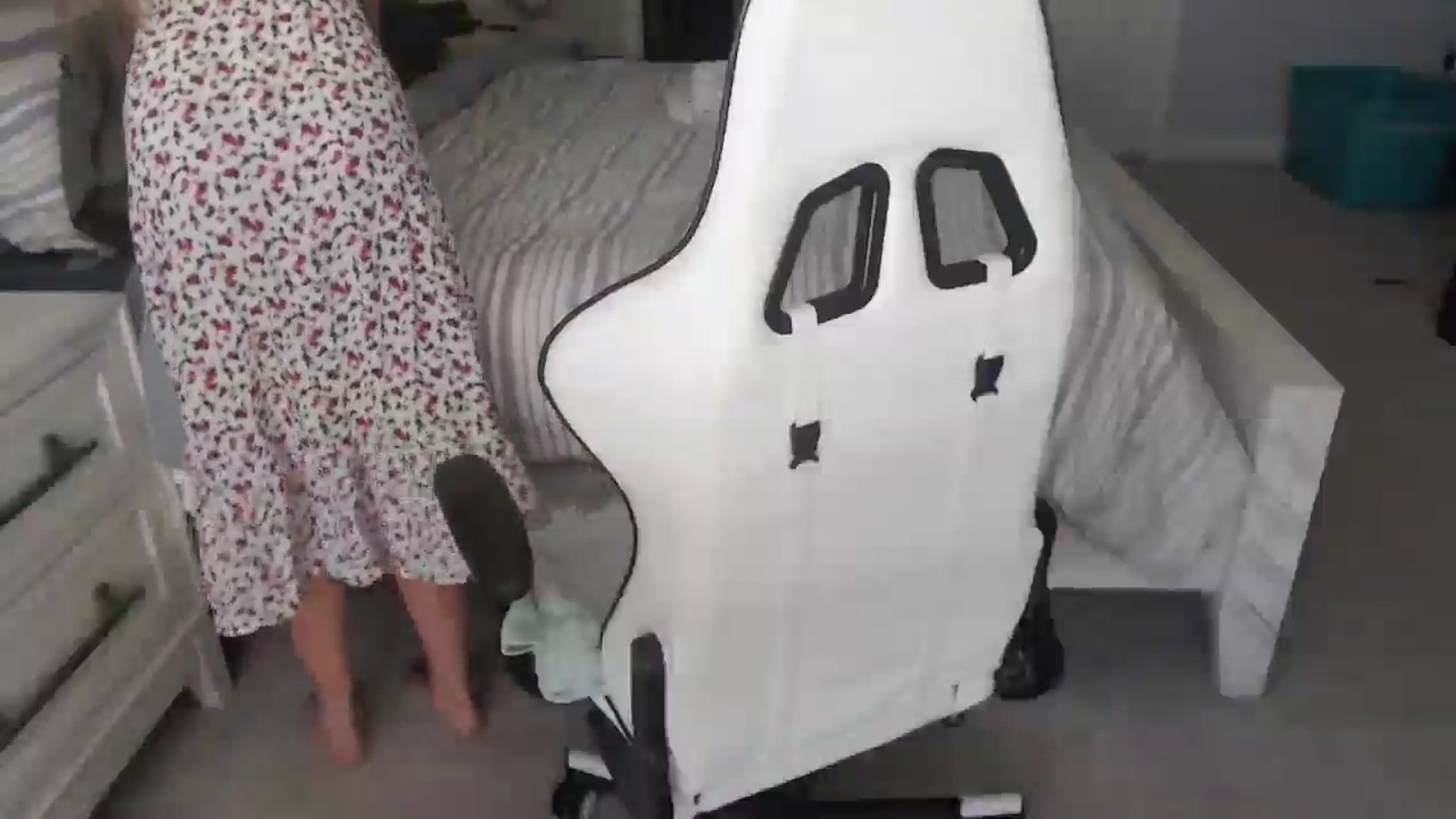 Gallery image thumbnail from ZenZoey's myfreecams stream on, 03/17/2025, 16:59 image 17 of 20