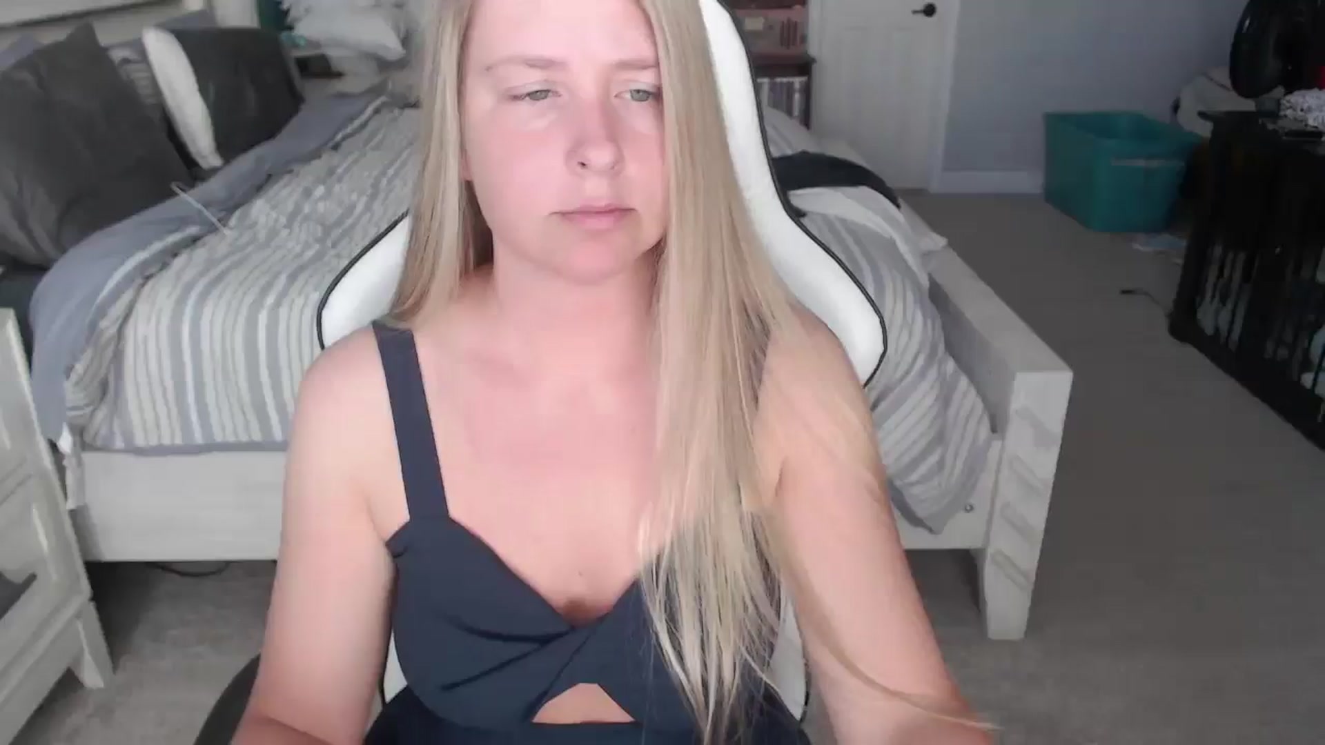 Gallery image thumbnail from ZenZoey's myfreecams stream on, 03/18/2025, 16:19 image 1 of 20
