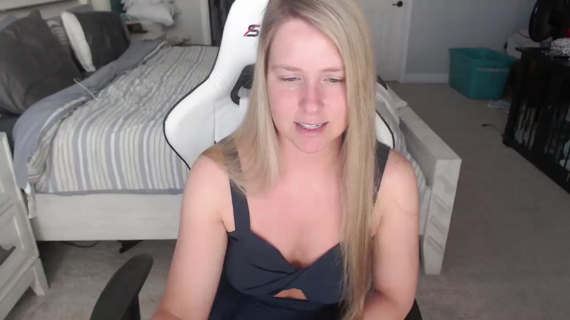 Gallery image thumbnail from ZenZoey's myfreecams stream on, 03/18/2025, 16:19 image 6 of 20