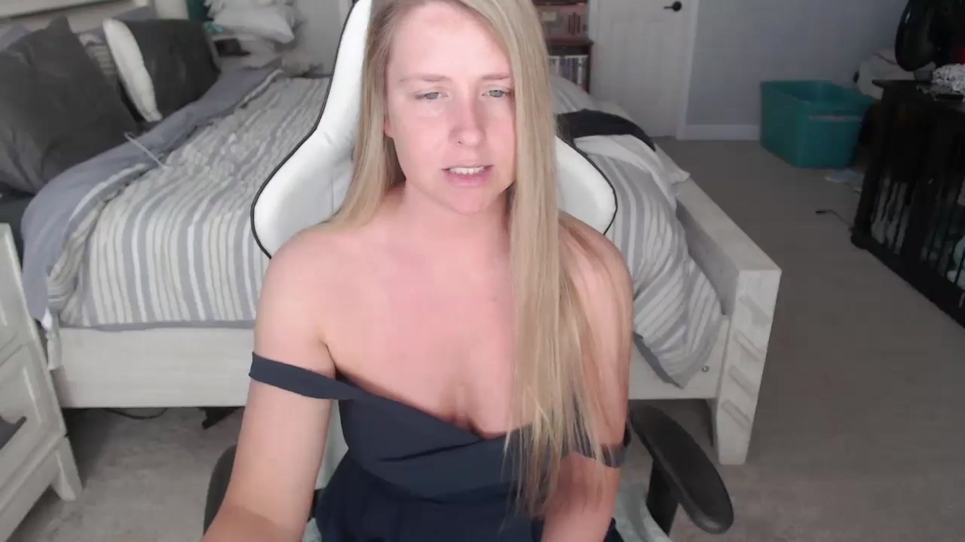 Gallery image thumbnail from ZenZoey's myfreecams stream on, 03/18/2025, 16:19 image 11 of 20