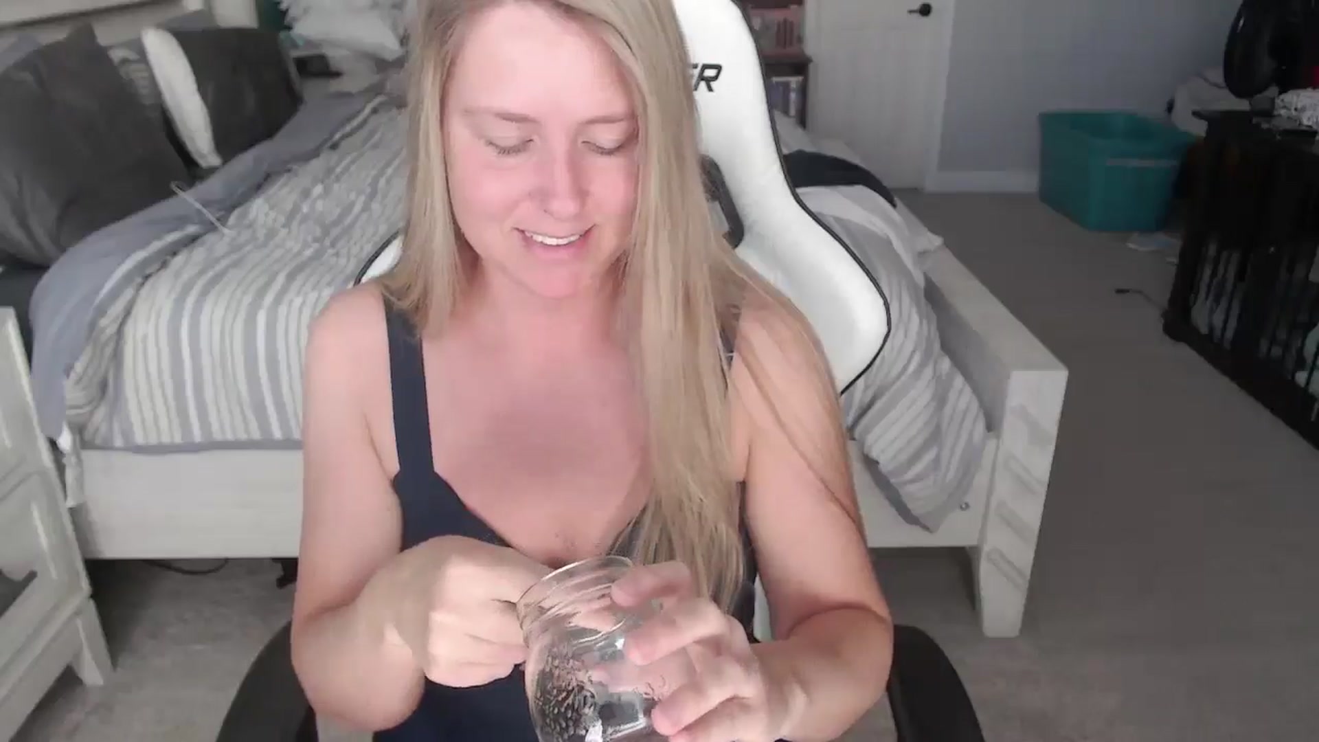 Gallery image thumbnail from ZenZoey's myfreecams stream on, 03/18/2025, 16:19 image 3 of 20