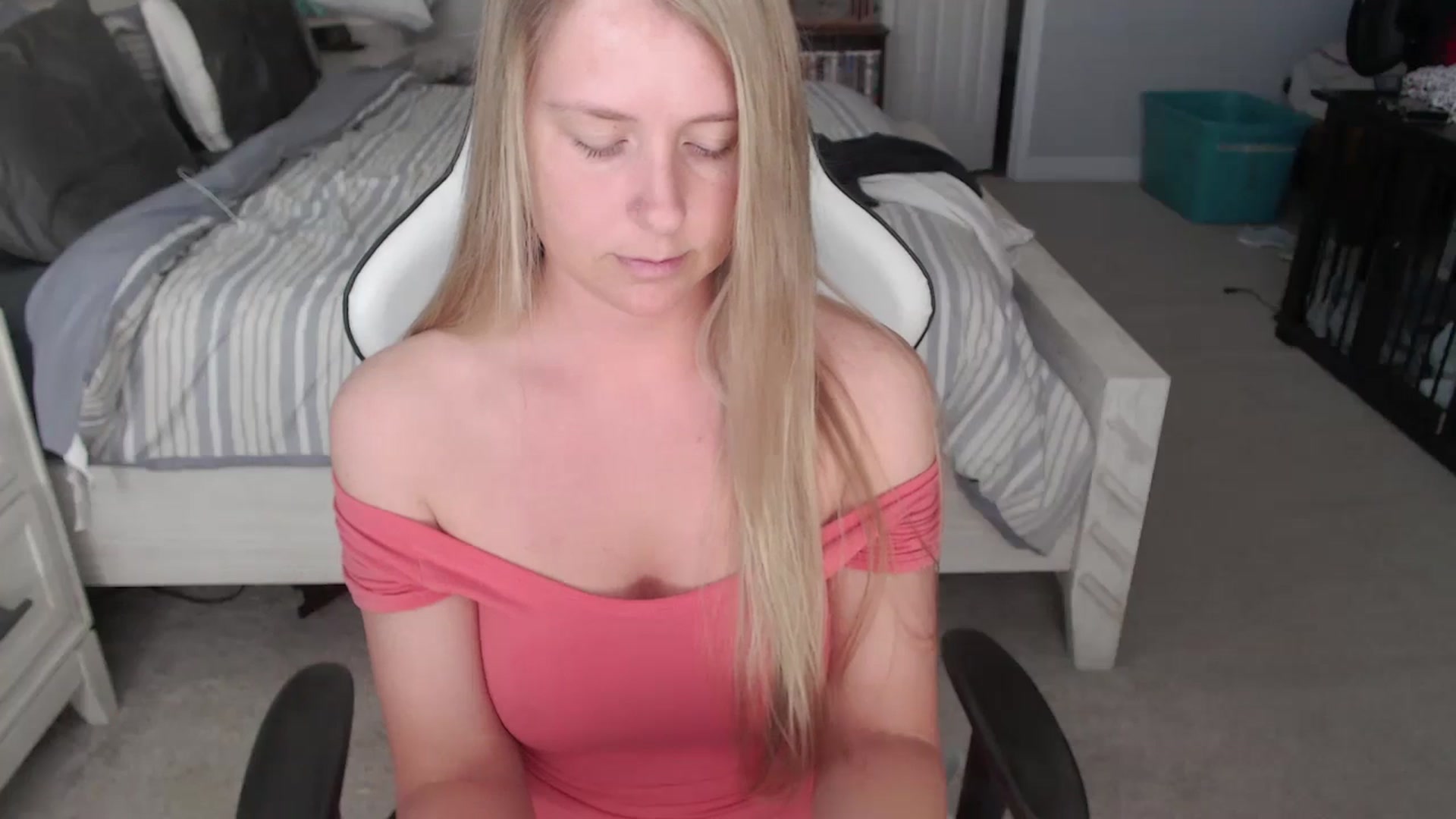 Gallery image thumbnail from ZenZoey's myfreecams stream on, 03/18/2025, 16:55 image 2 of 20