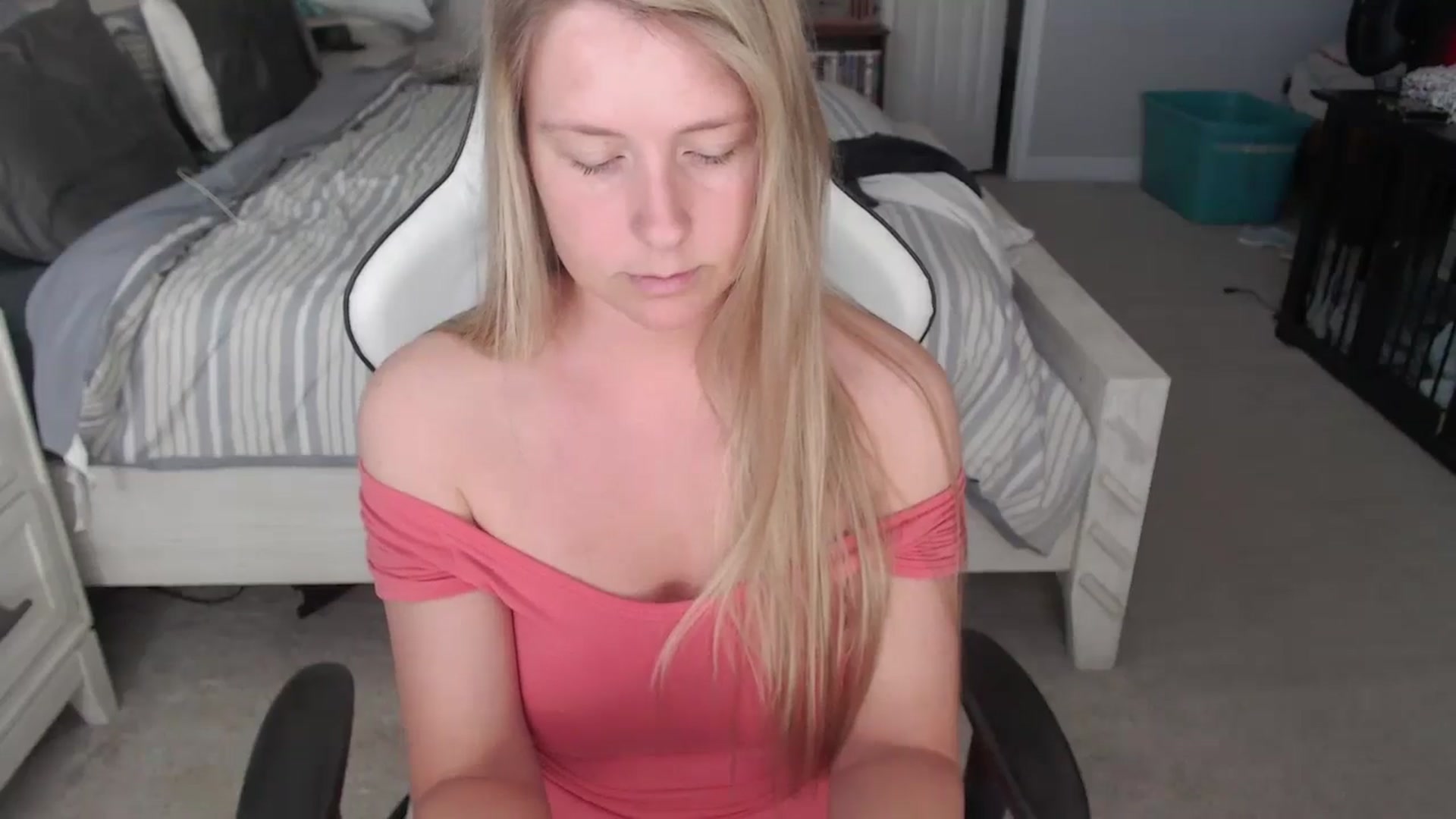 Gallery image thumbnail from ZenZoey's myfreecams stream on, 03/18/2025, 16:55 image 5 of 20