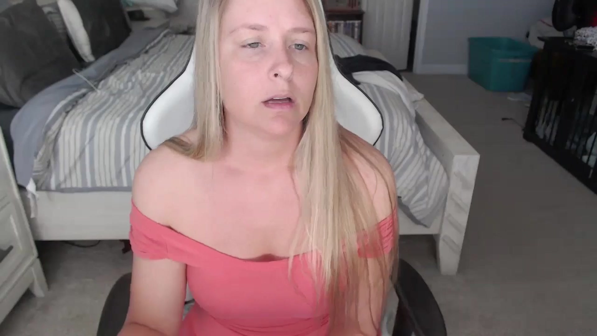 Gallery image thumbnail from ZenZoey's myfreecams stream on, 03/18/2025, 16:55 image 19 of 20