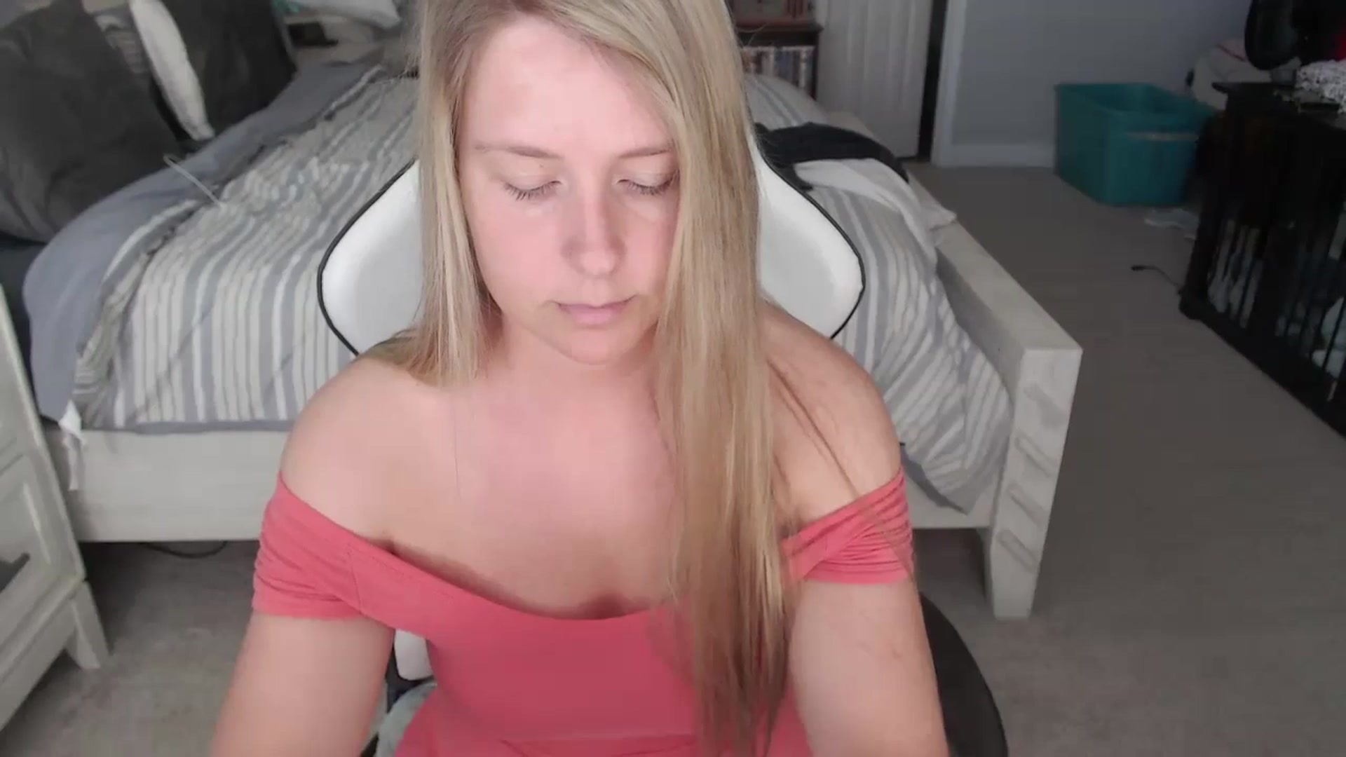 Gallery image thumbnail from ZenZoey's myfreecams stream on, 03/18/2025, 16:55 image 8 of 20