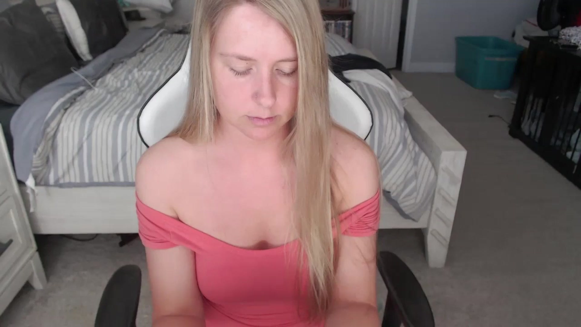 Gallery image thumbnail from ZenZoey's myfreecams stream on, 03/18/2025, 16:55 image 3 of 20