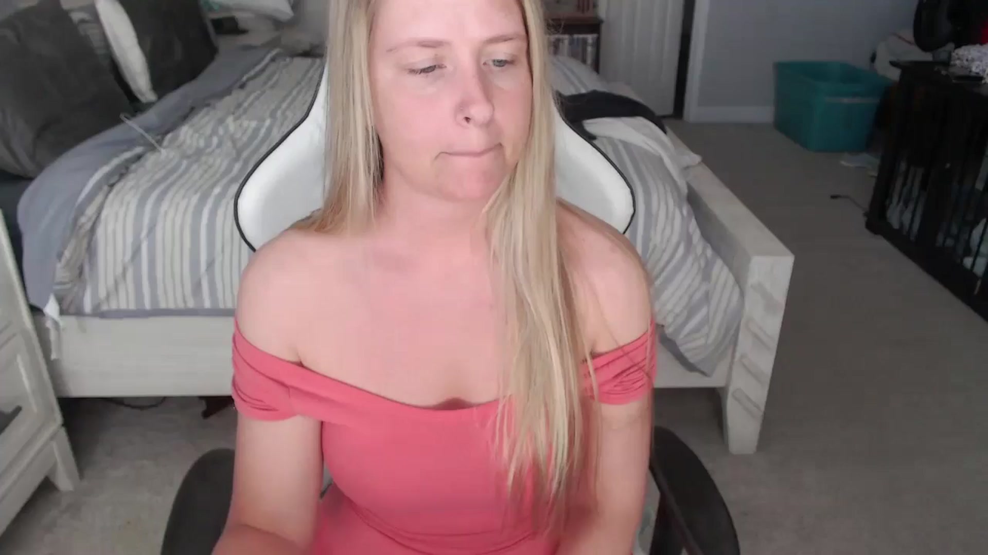 Gallery image thumbnail from ZenZoey's myfreecams stream on, 03/18/2025, 16:55 image 1 of 20