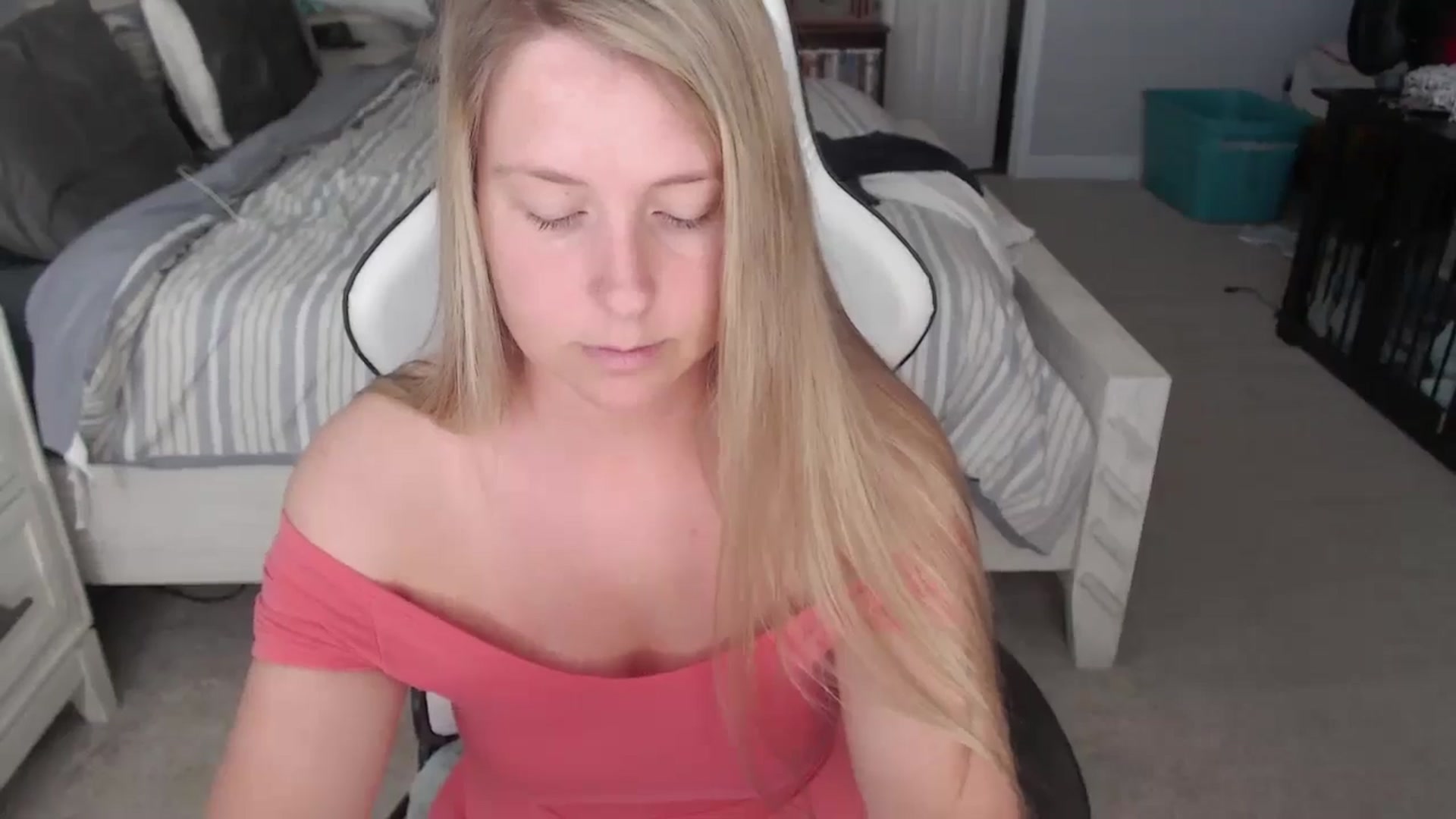 Gallery image thumbnail from ZenZoey's myfreecams stream on, 03/18/2025, 16:55 image 17 of 20