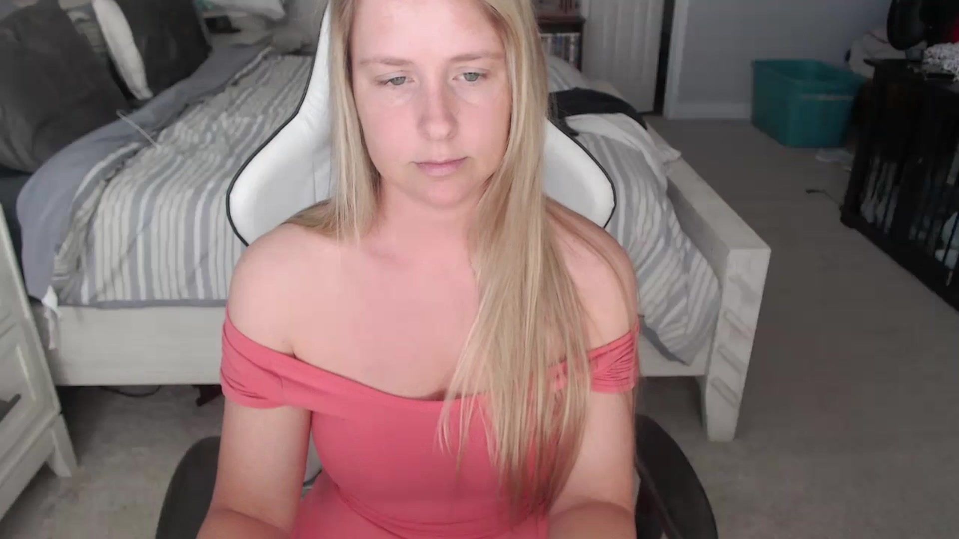 Gallery image thumbnail from ZenZoey's myfreecams stream on, 03/18/2025, 16:55 image 4 of 20