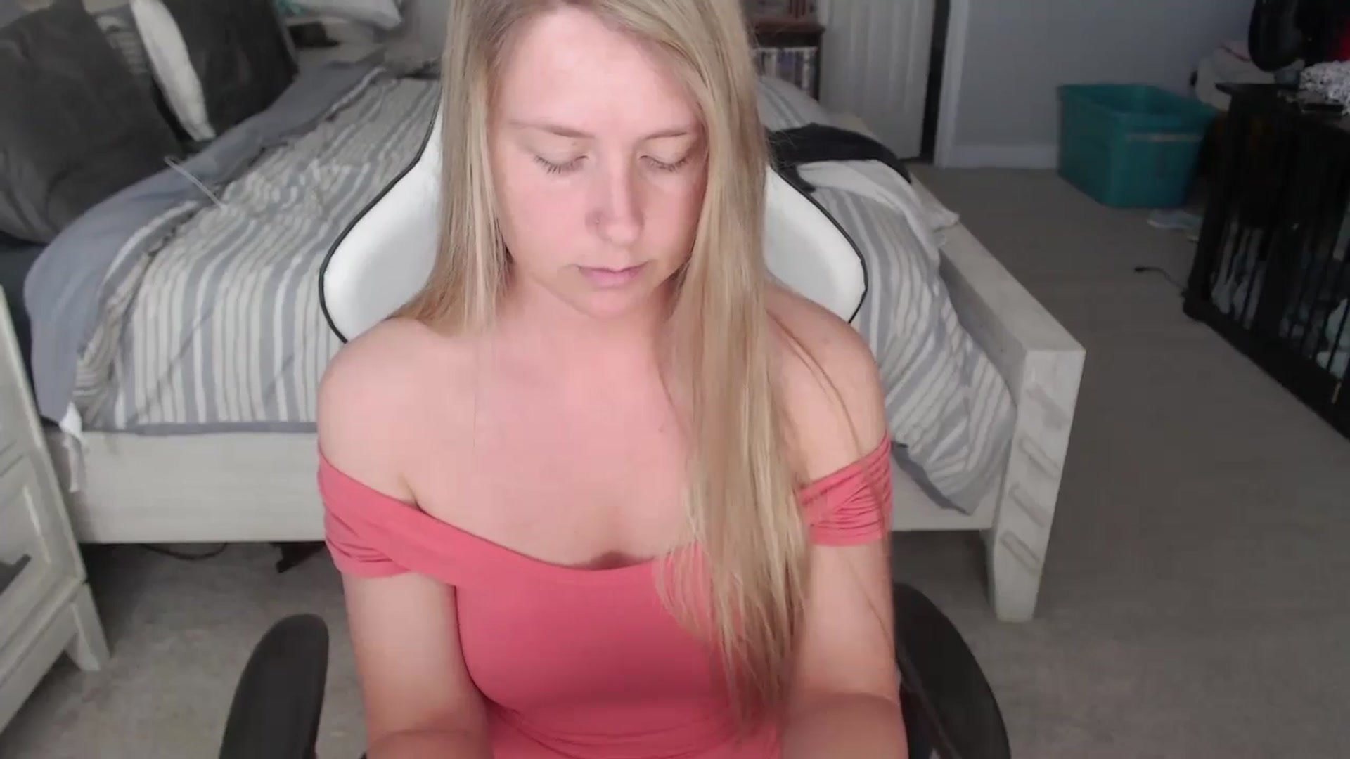 Gallery image thumbnail from ZenZoey's myfreecams stream on, 03/18/2025, 16:55 image 7 of 20