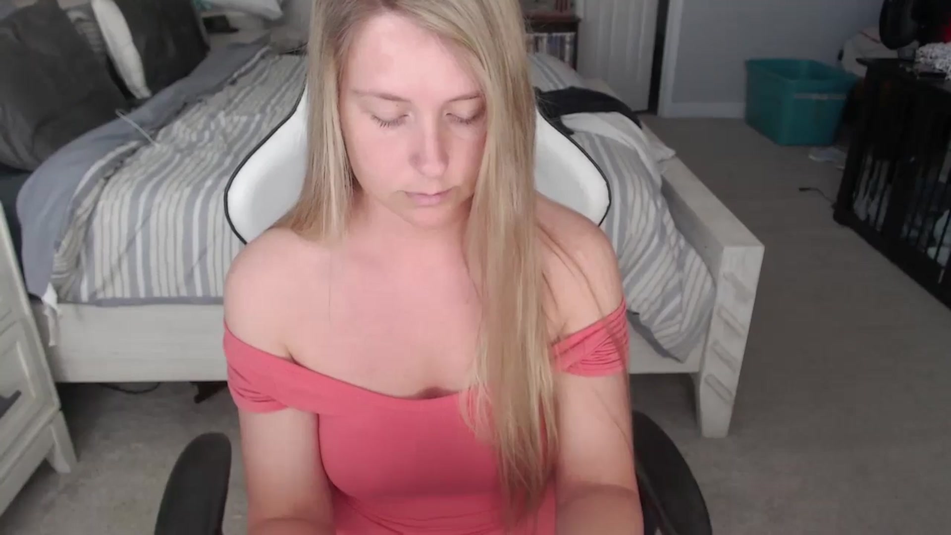 Gallery image thumbnail from ZenZoey's myfreecams stream on, 03/18/2025, 16:55 image 10 of 20
