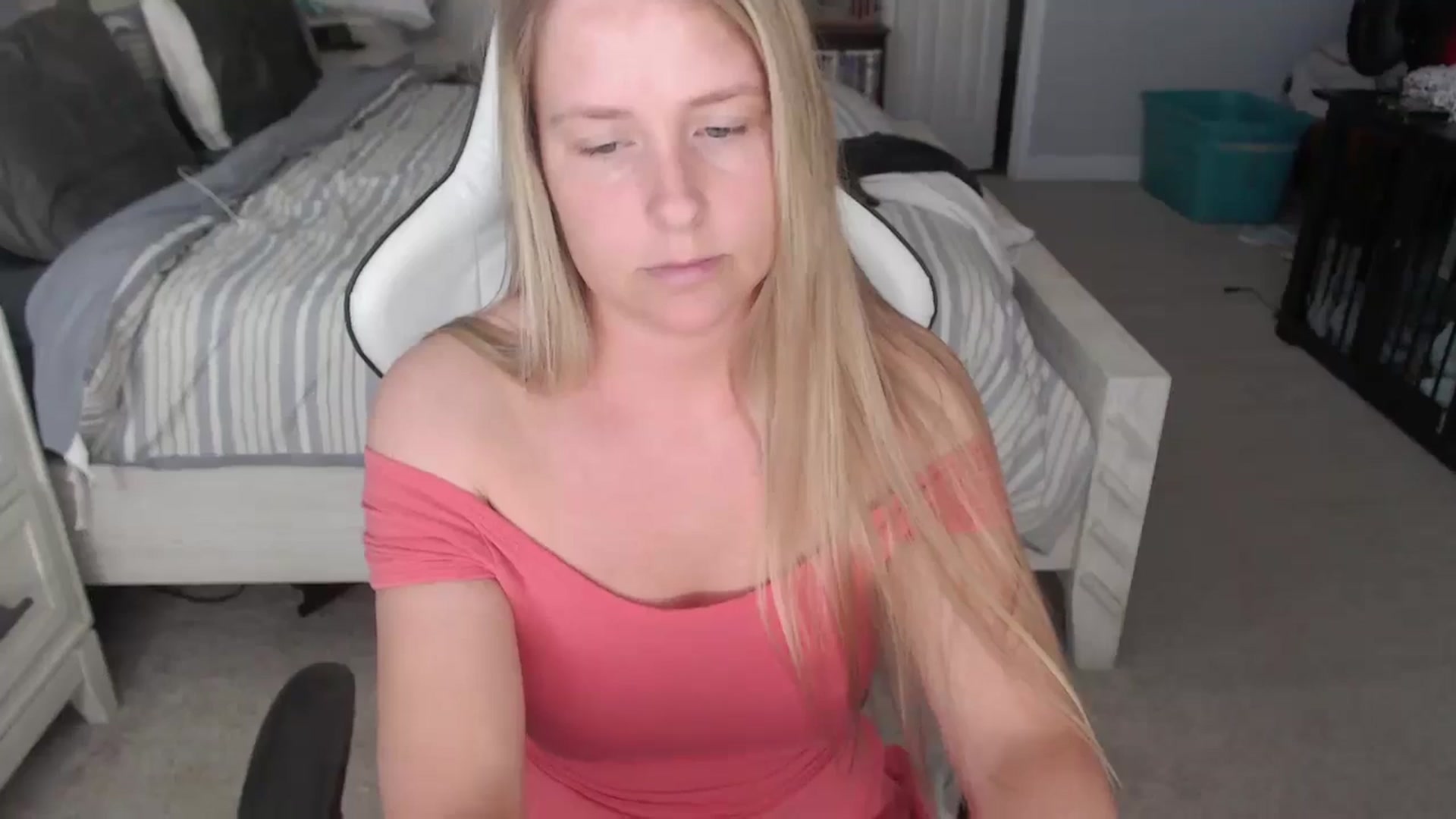 Gallery image thumbnail from ZenZoey's myfreecams stream on, 03/18/2025, 16:55 image 18 of 20