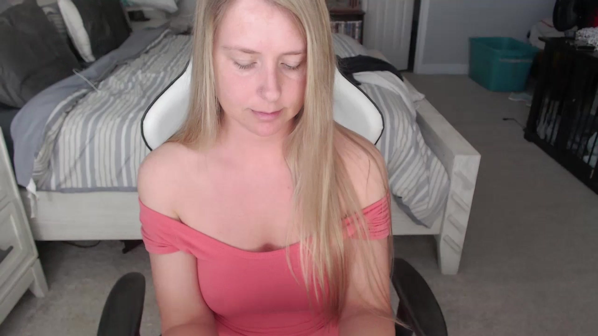 Gallery image thumbnail from ZenZoey's myfreecams stream on, 03/18/2025, 16:55 image 20 of 20