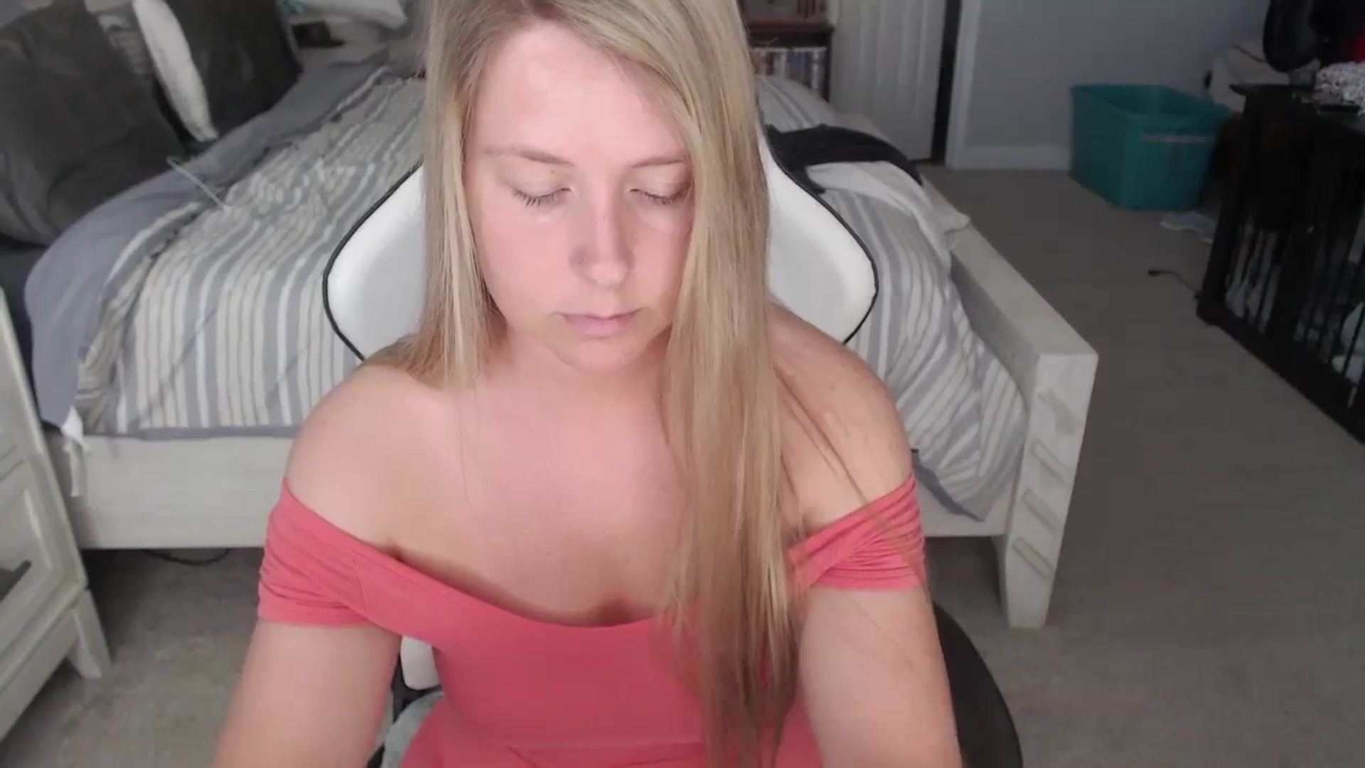 Gallery image thumbnail from ZenZoey's myfreecams stream on, 03/18/2025, 16:55 image 9 of 20