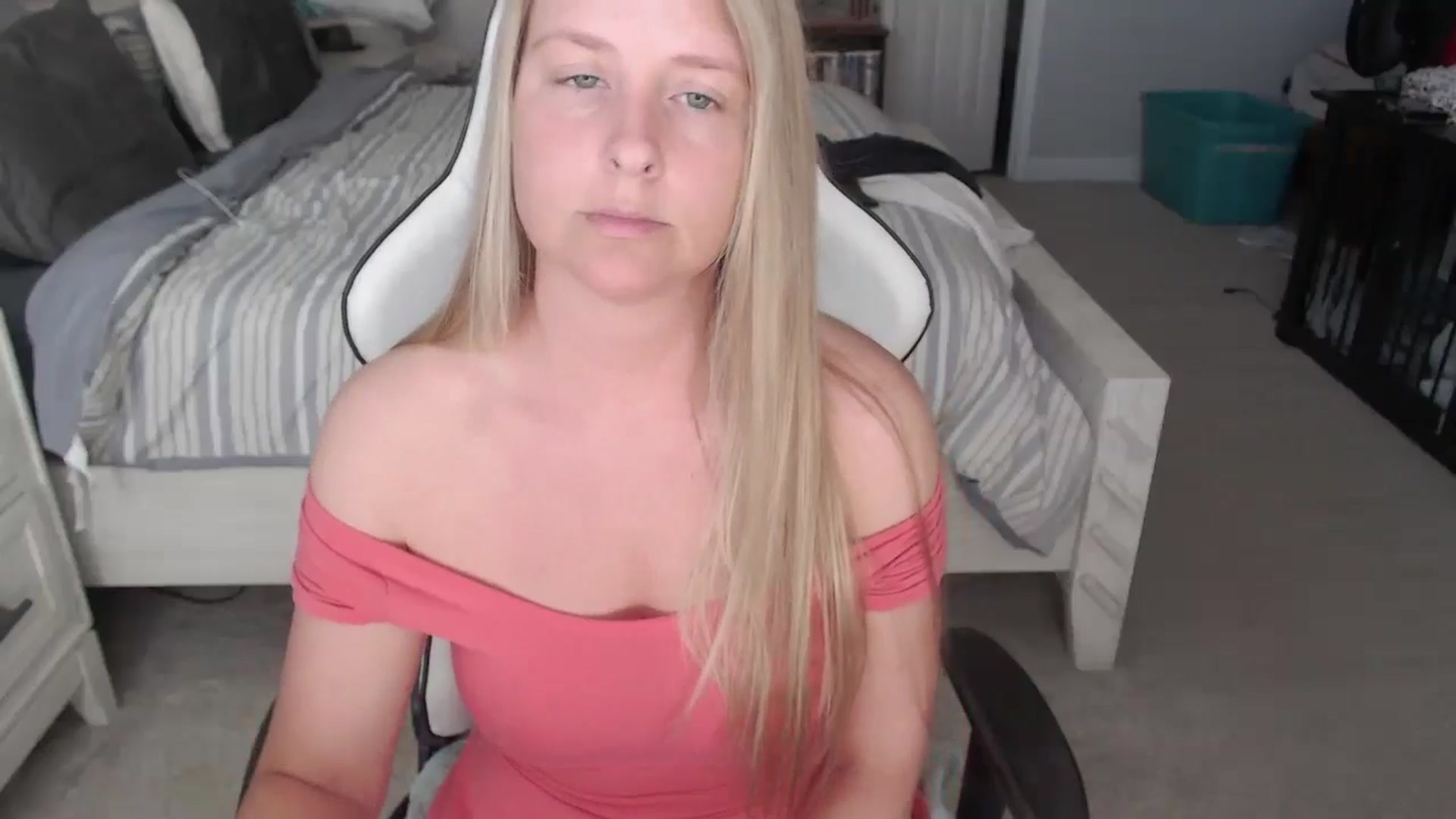 Gallery image thumbnail from ZenZoey's myfreecams stream on, 03/18/2025, 16:55 image 6 of 20