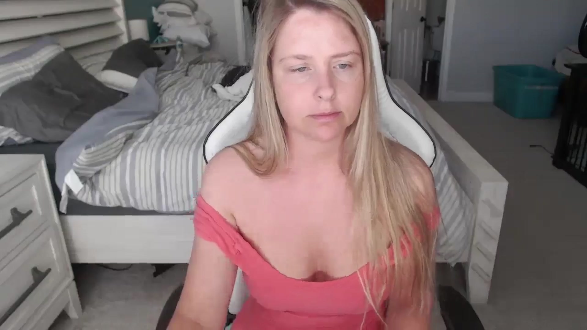 Gallery image thumbnail from ZenZoey's myfreecams stream on, 03/19/2025, 18:28 image 3 of 20