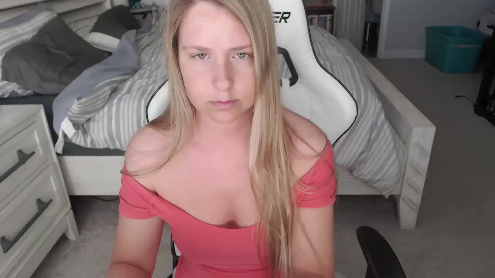 Gallery image thumbnail from ZenZoey's myfreecams stream on, 03/19/2025, 18:28 image 1 of 20