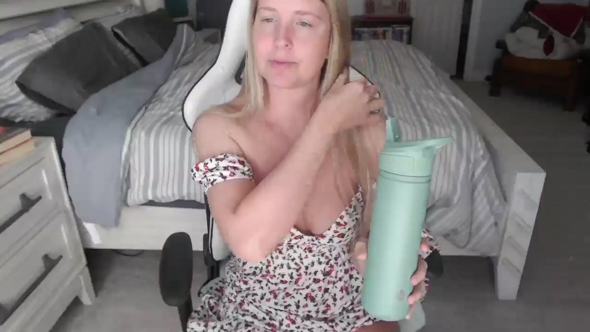 Gallery image thumbnail from ZenZoey's myfreecams stream on, 03/26/2025, 16:35 image 9 of 20