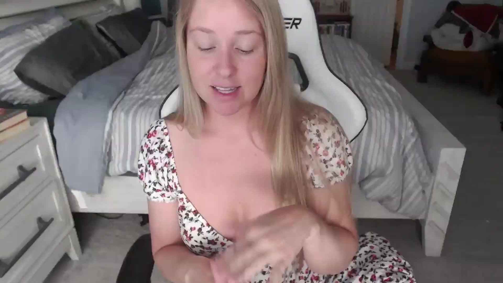 Gallery image thumbnail from ZenZoey's myfreecams stream on, 03/26/2025, 16:35 image 1 of 20