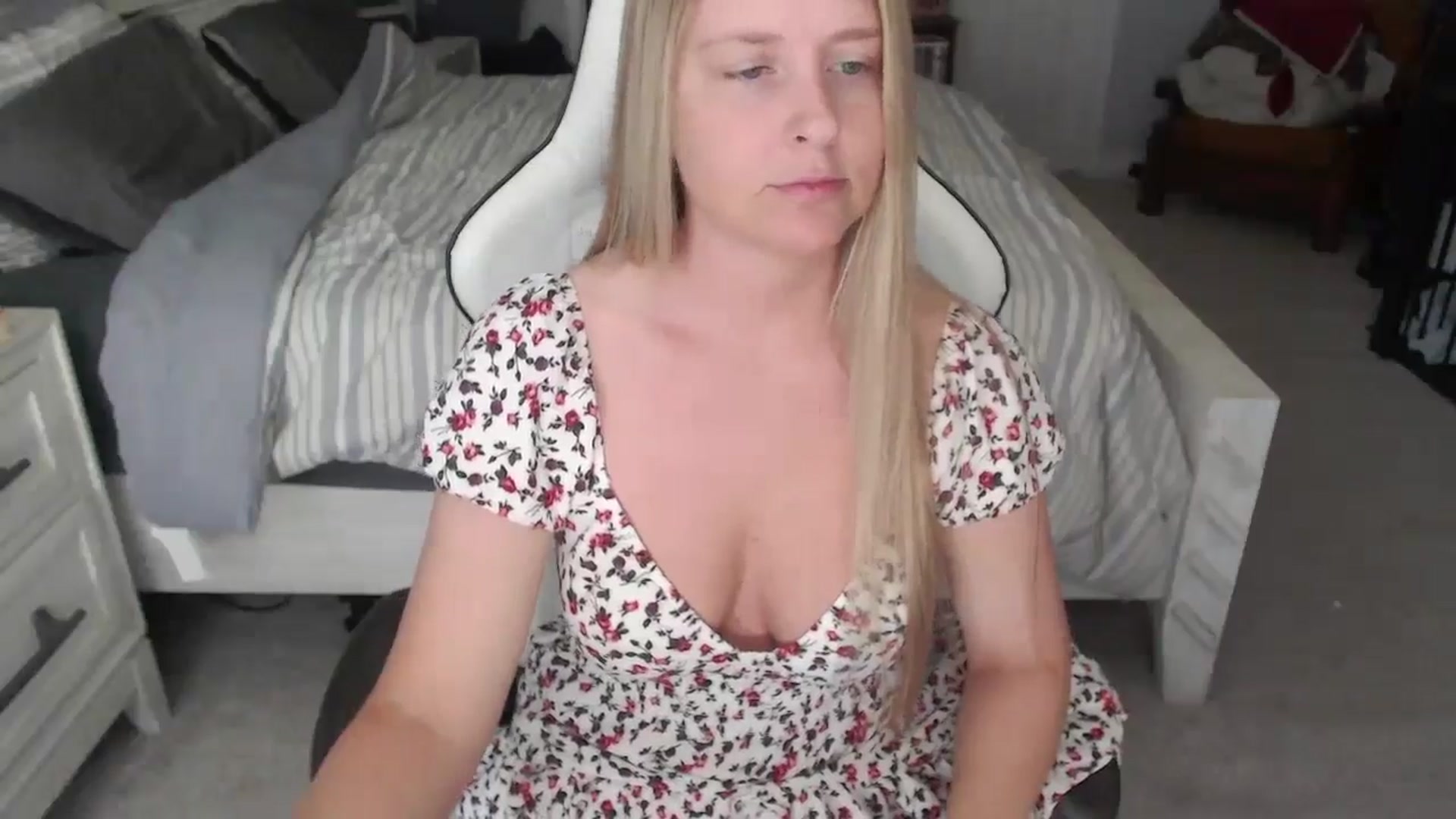 Gallery image thumbnail from ZenZoey's myfreecams stream on, 03/26/2025, 17:32 image 12 of 20