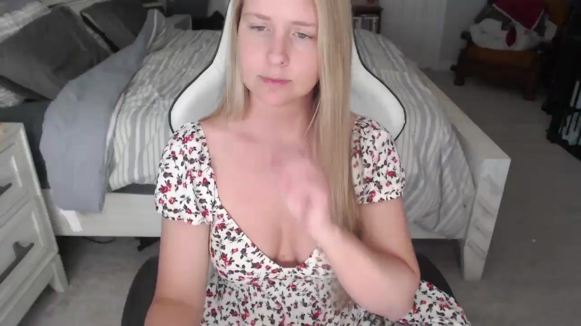Gallery image thumbnail from ZenZoey's myfreecams stream on, 03/26/2025, 17:32 image 1 of 20