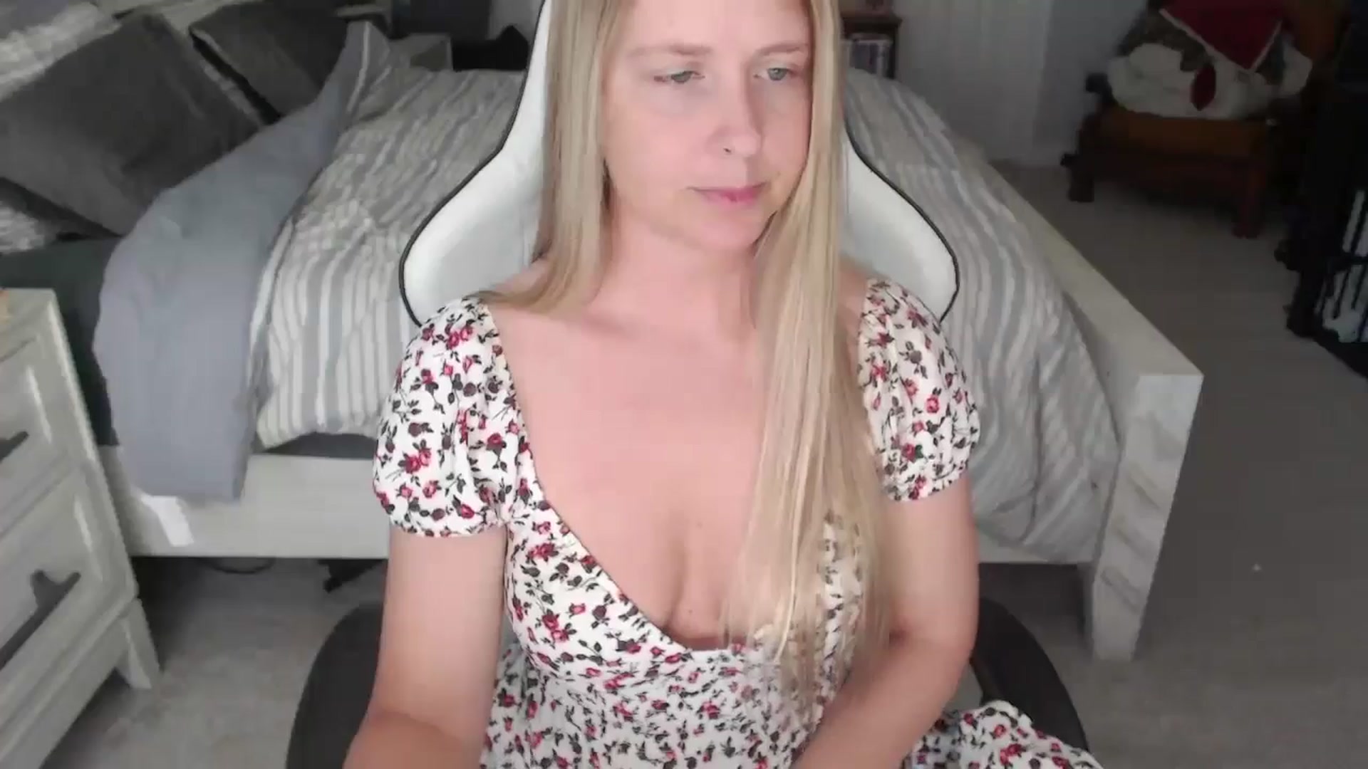 Gallery image thumbnail from ZenZoey's myfreecams stream on, 03/26/2025, 17:32 image 5 of 20