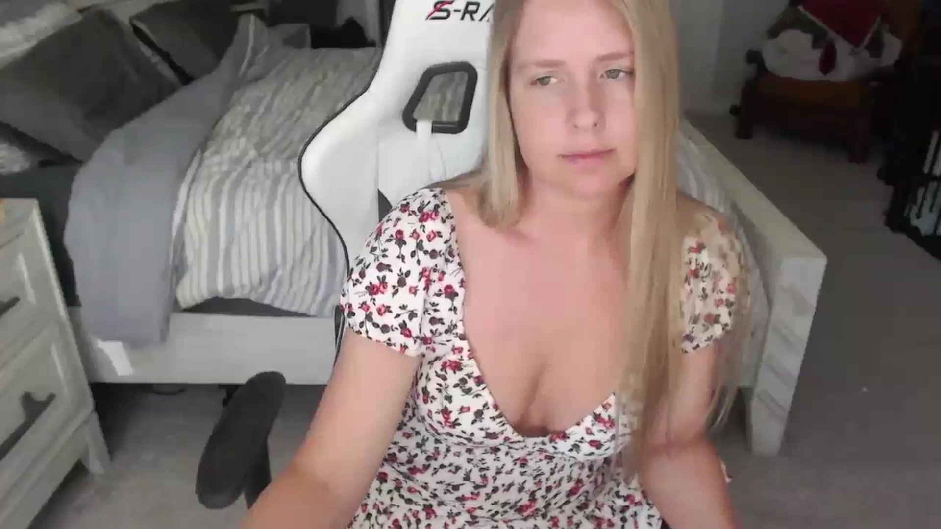 Gallery image thumbnail from ZenZoey's myfreecams stream on, 03/26/2025, 17:32 image 15 of 20