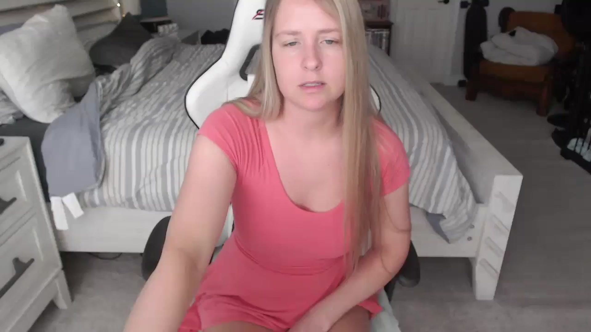 Gallery image thumbnail from ZenZoey's myfreecams stream on, 03/31/2025, 15:57 image 15 of 20