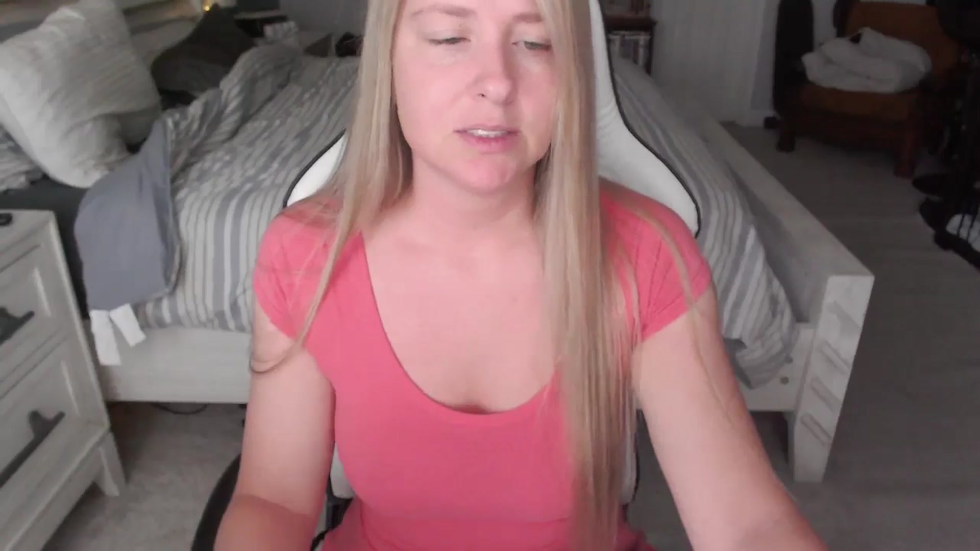 Gallery image thumbnail from ZenZoey's myfreecams stream on, 03/31/2025, 15:57 image 2 of 20