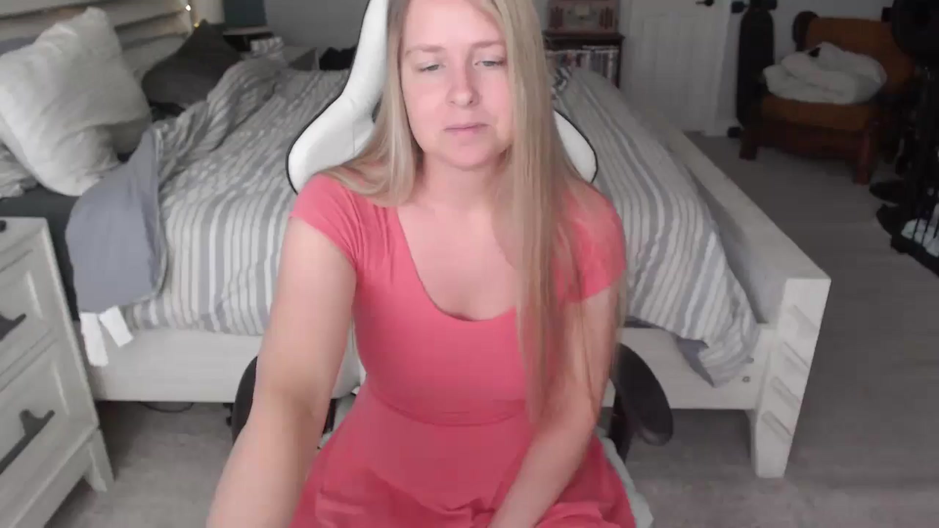 Gallery image thumbnail from ZenZoey's myfreecams stream on, 03/31/2025, 15:57 image 14 of 20