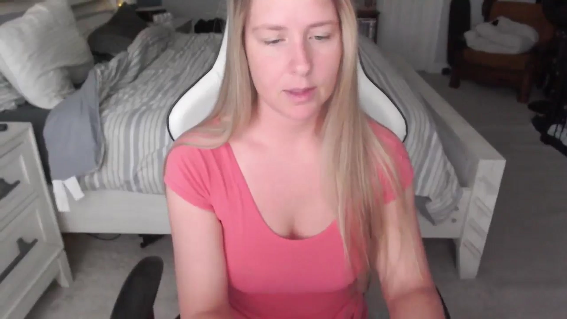Gallery image thumbnail from ZenZoey's myfreecams stream on, 03/31/2025, 15:57 image 3 of 20