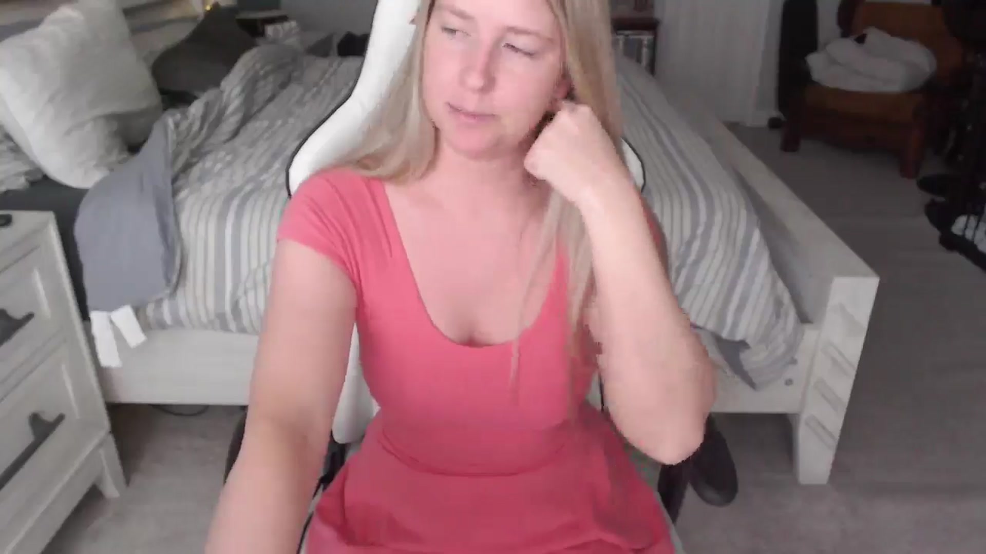 Gallery image thumbnail from ZenZoey's myfreecams stream on, 03/31/2025, 15:57 image 6 of 20