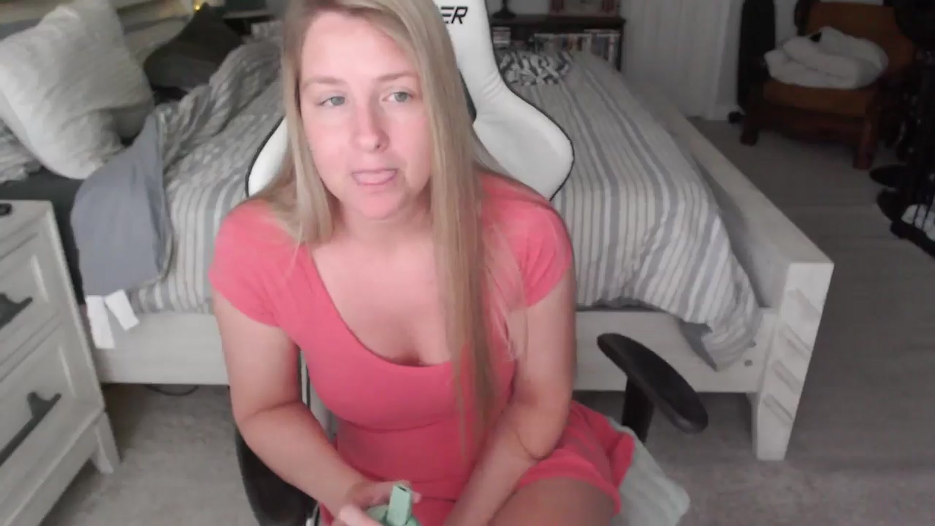 Gallery image thumbnail from ZenZoey's myfreecams stream on, 03/31/2025, 15:57 image 7 of 20