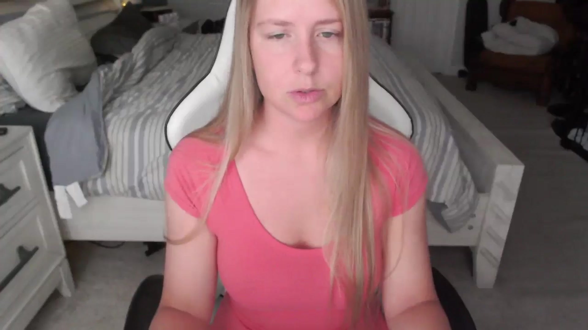 Gallery image thumbnail from ZenZoey's myfreecams stream on, 03/31/2025, 15:57 image 4 of 20