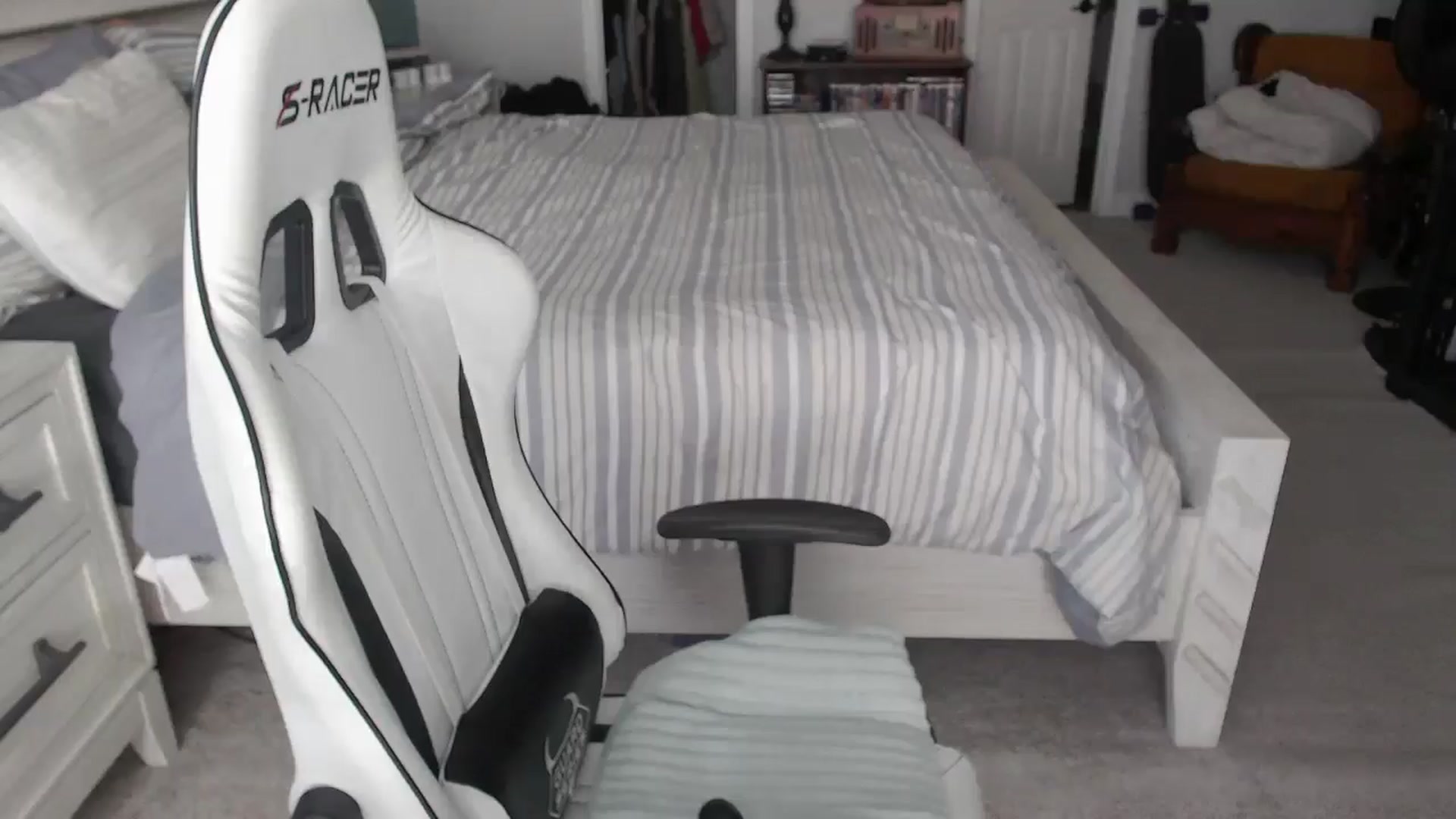 Gallery image thumbnail from ZenZoey's myfreecams stream on, 04/01/2025, 15:25 image 7 of 20