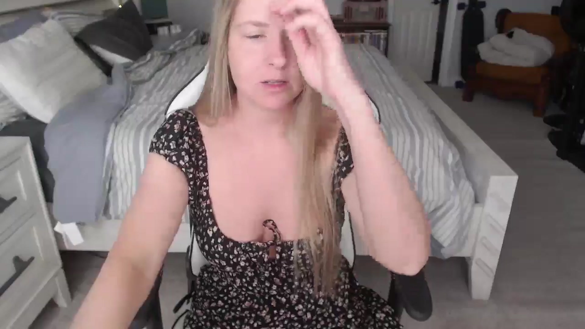 Gallery image thumbnail from ZenZoey's myfreecams stream on, 04/01/2025, 15:25 image 19 of 20