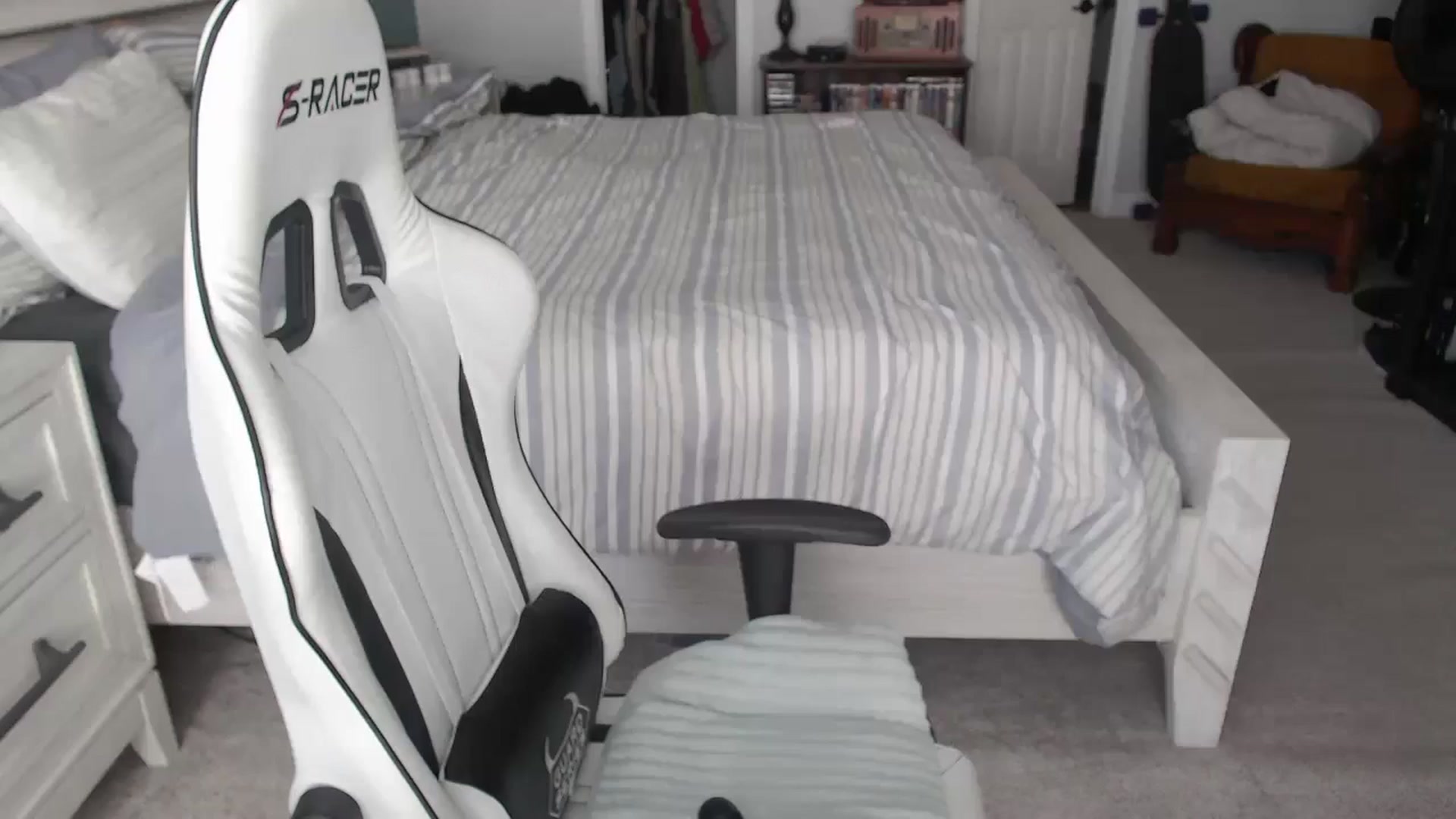 Gallery image thumbnail from ZenZoey's myfreecams stream on, 04/01/2025, 15:25 image 8 of 20