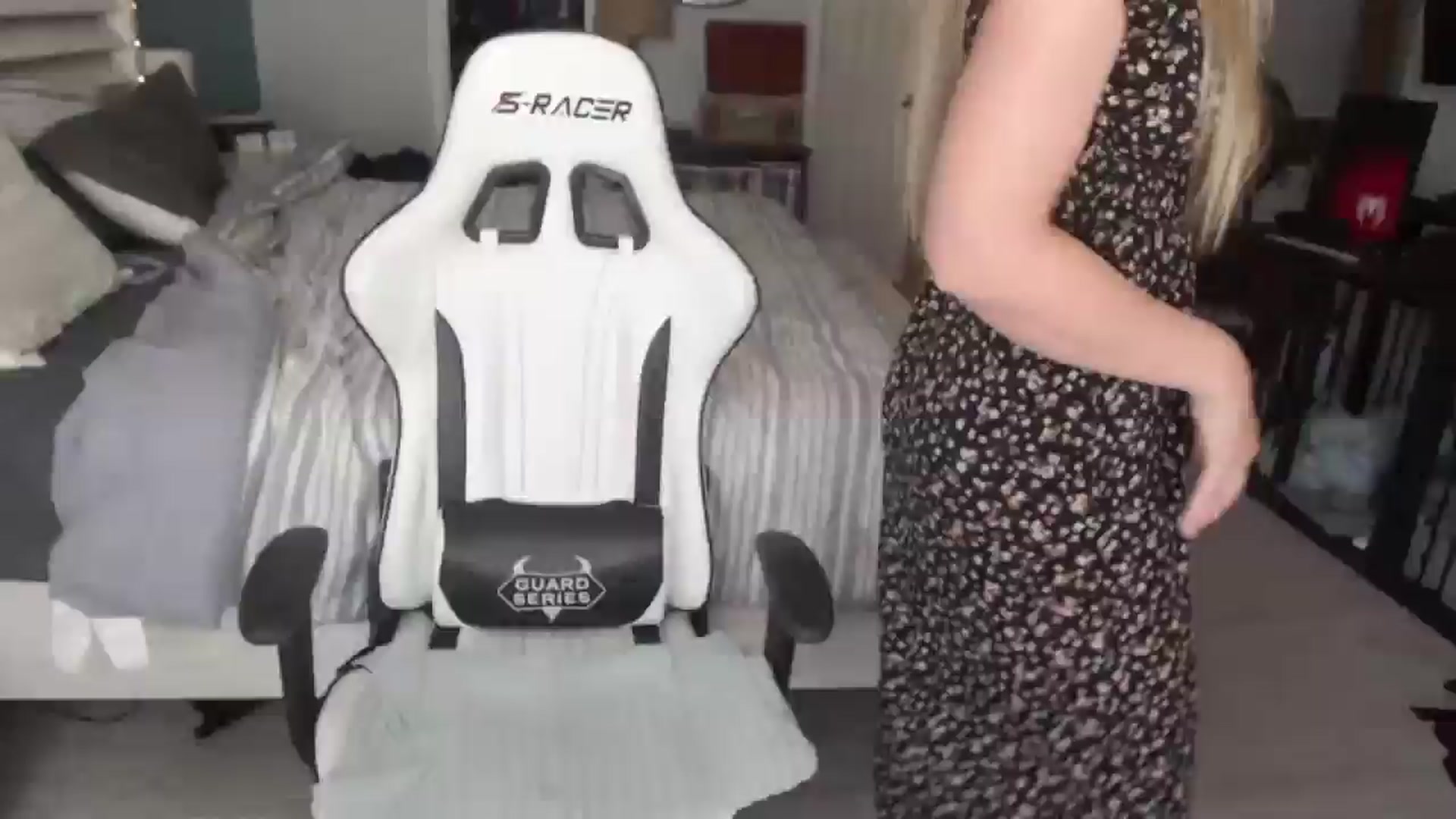 Gallery image thumbnail from ZenZoey's myfreecams stream on, 04/01/2025, 17:49 image 6 of 20