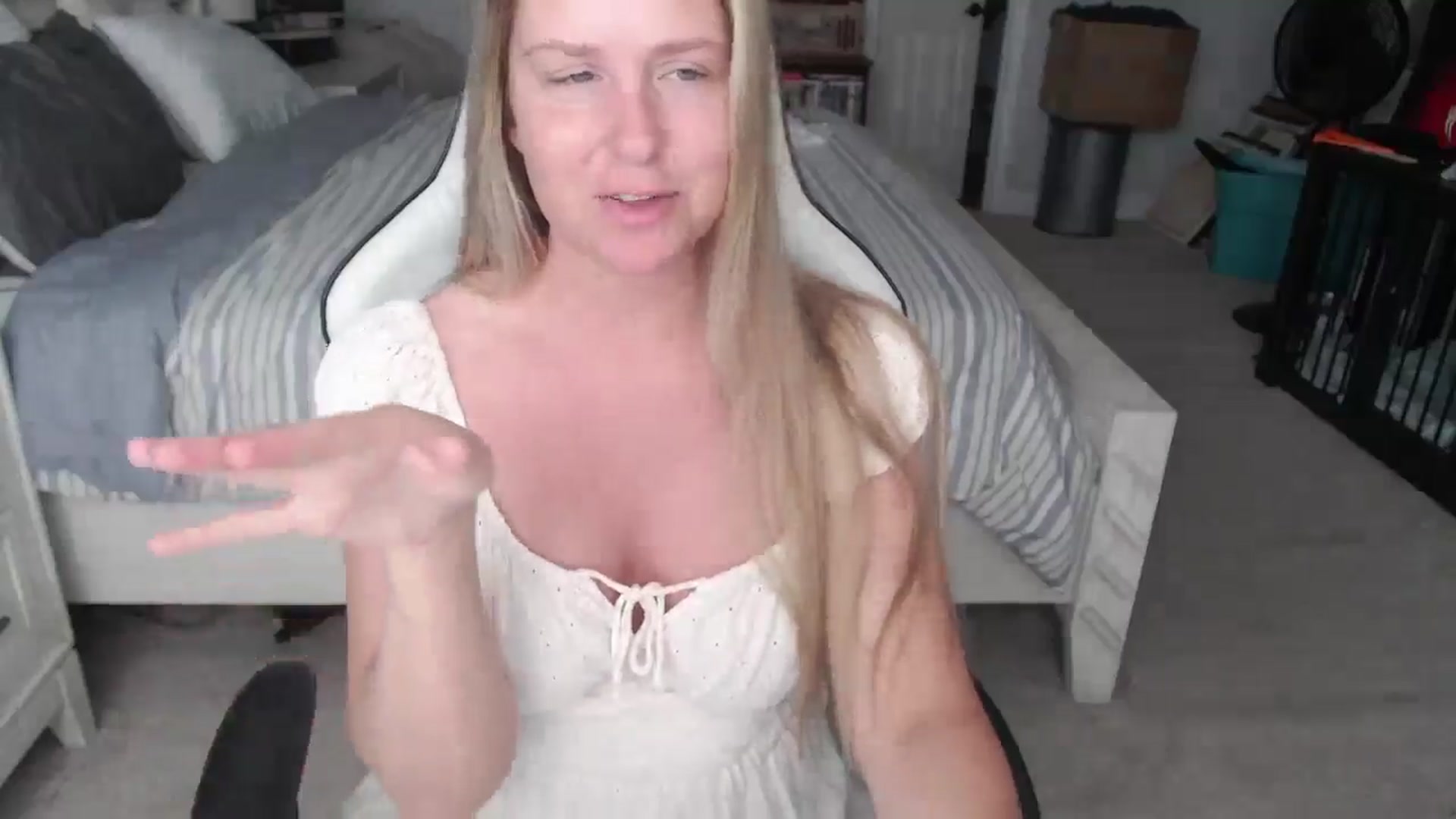 Gallery image thumbnail from ZenZoey's myfreecams stream on, 04/03/2025, 15:25 image 7 of 20
