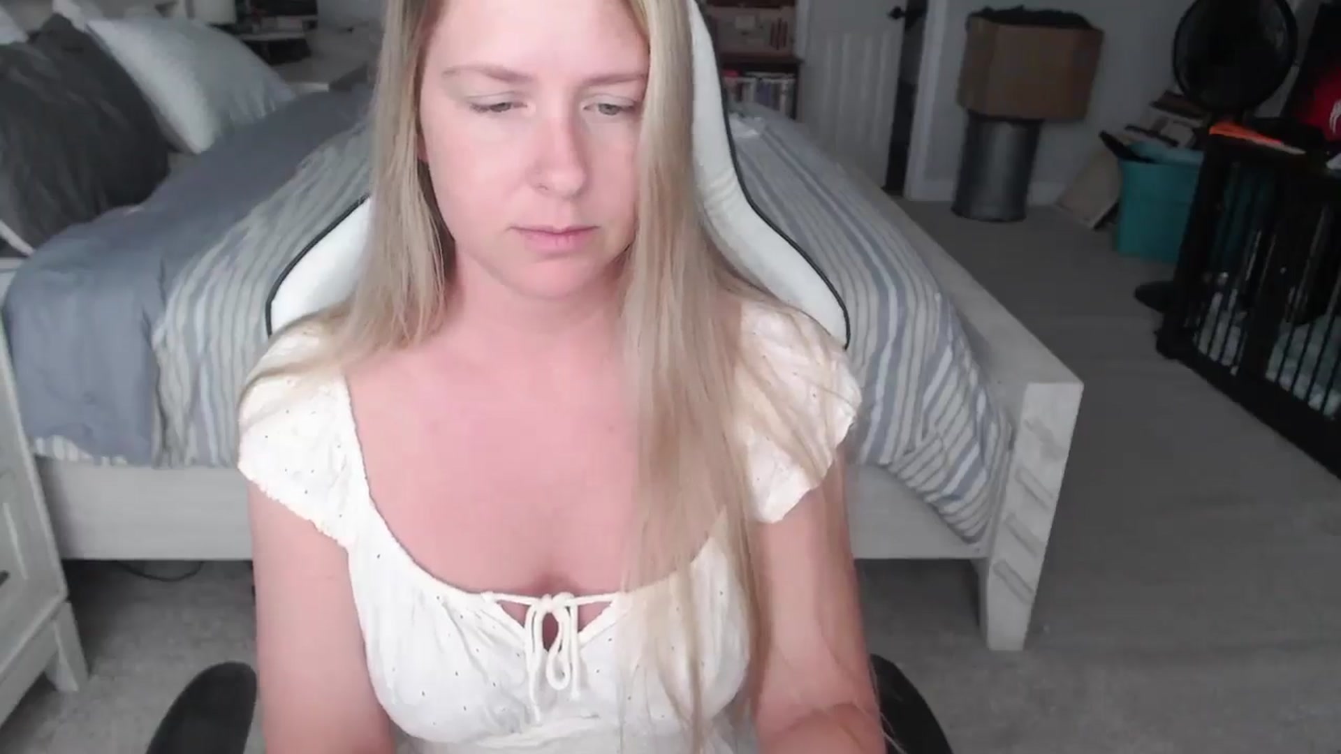 Gallery image thumbnail from ZenZoey's myfreecams stream on, 04/03/2025, 15:25 image 2 of 20