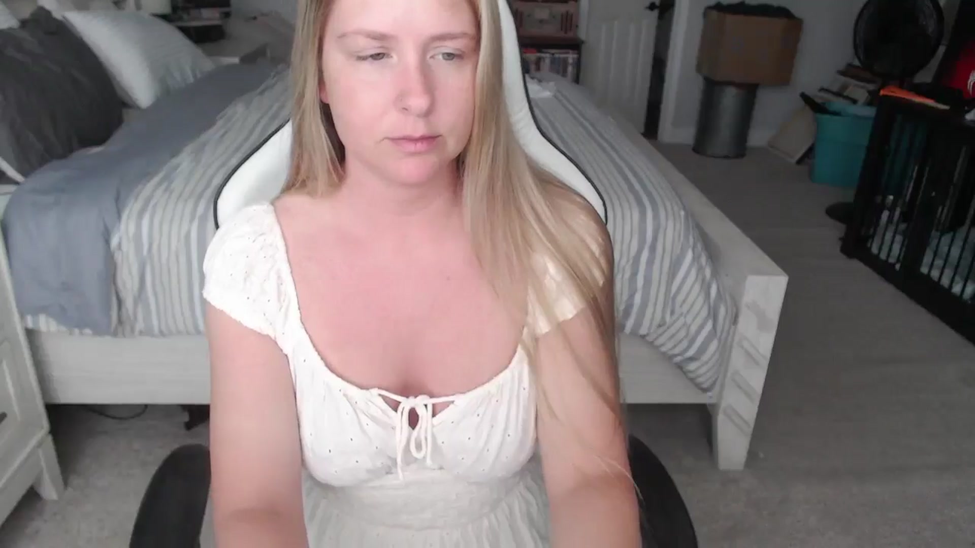 Gallery image thumbnail from ZenZoey's myfreecams stream on, 04/03/2025, 15:25 image 8 of 20