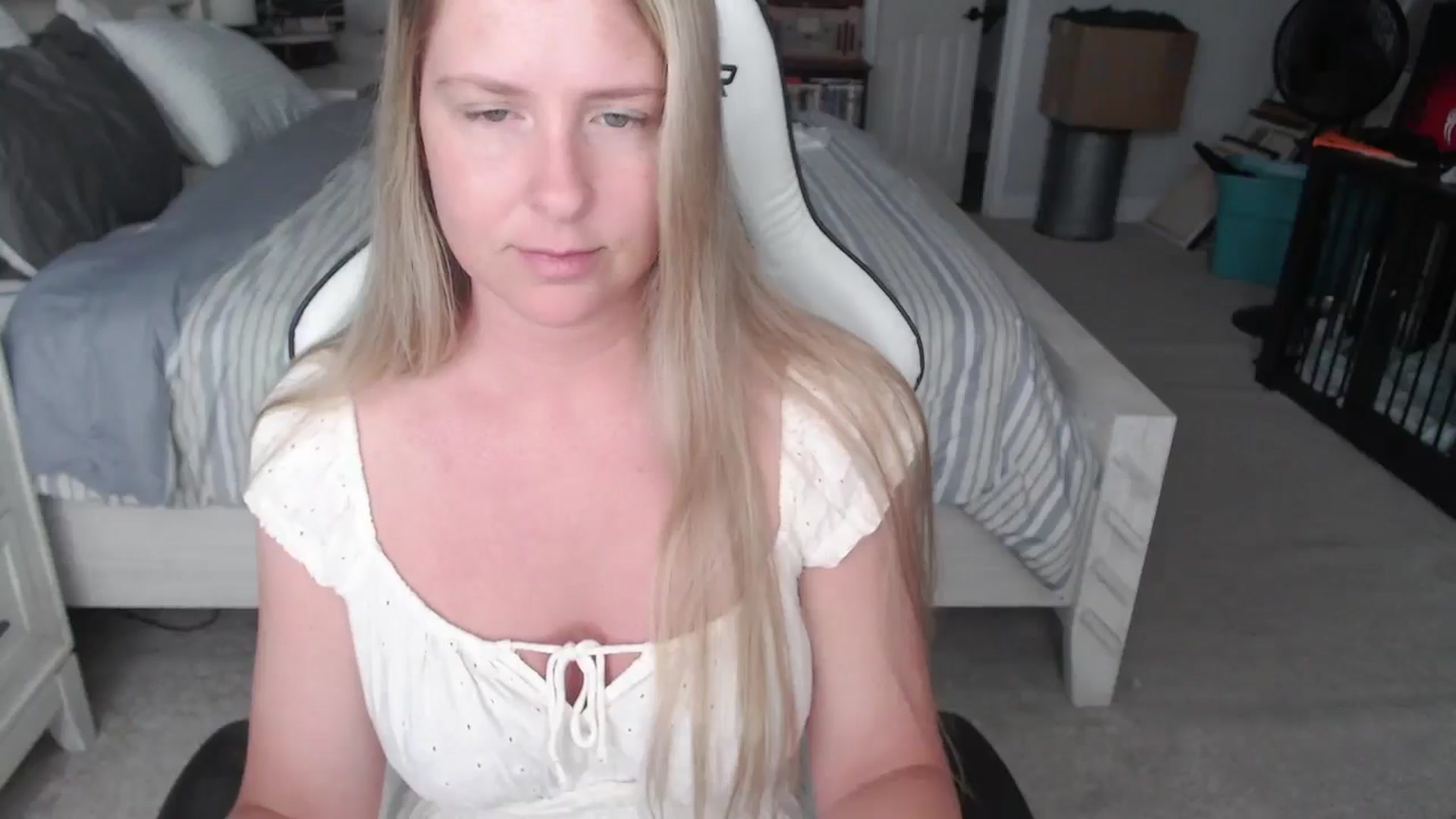 Gallery image thumbnail from ZenZoey's myfreecams stream on, 04/03/2025, 15:25 image 4 of 20