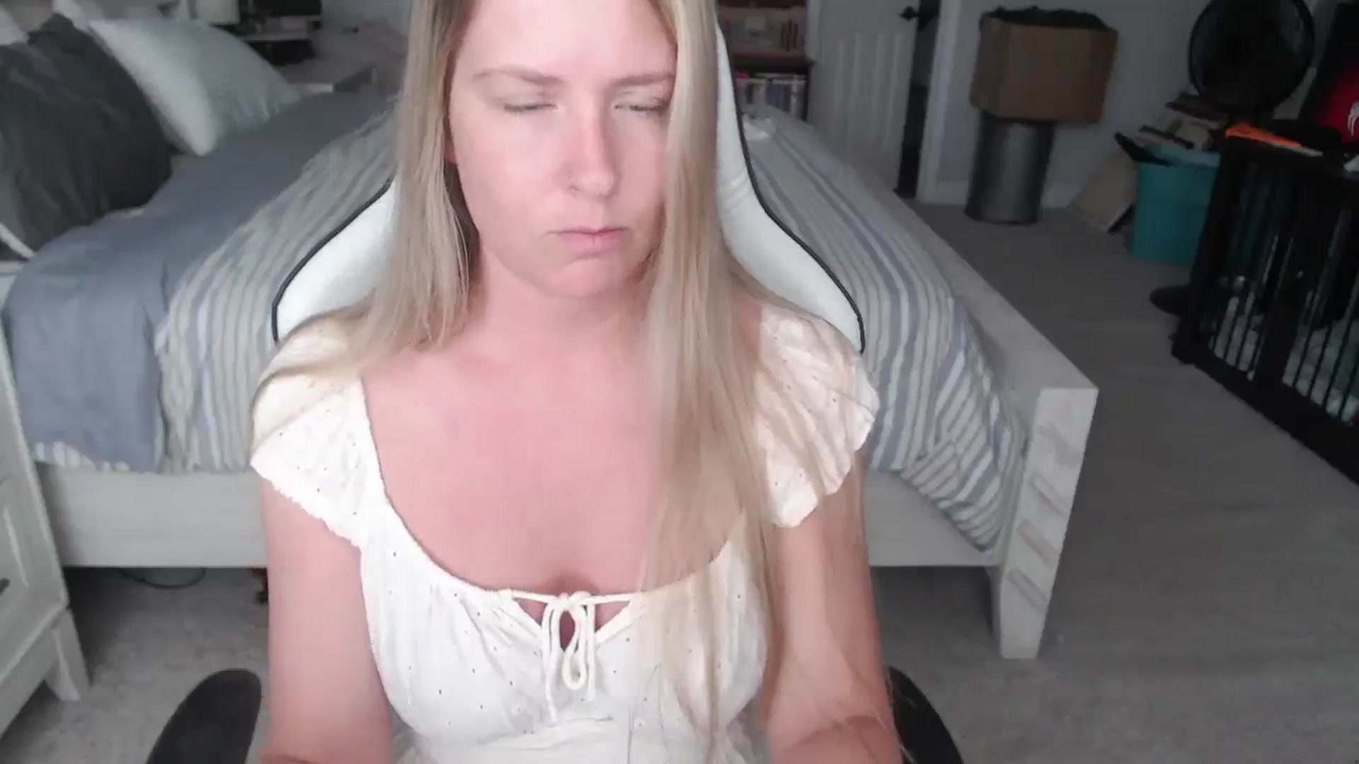 Gallery image thumbnail from ZenZoey's myfreecams stream on, 04/03/2025, 15:25 image 3 of 20