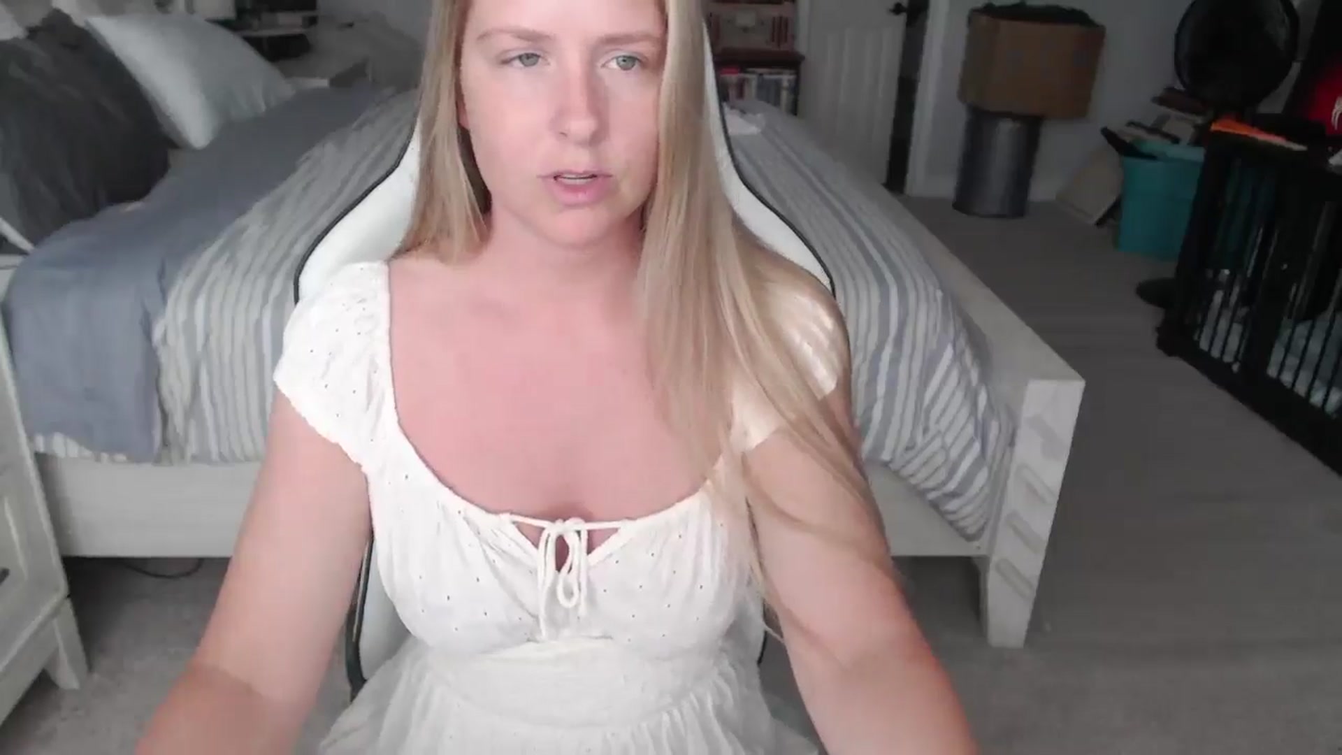 Gallery image thumbnail from ZenZoey's myfreecams stream on, 04/03/2025, 15:25 image 9 of 20