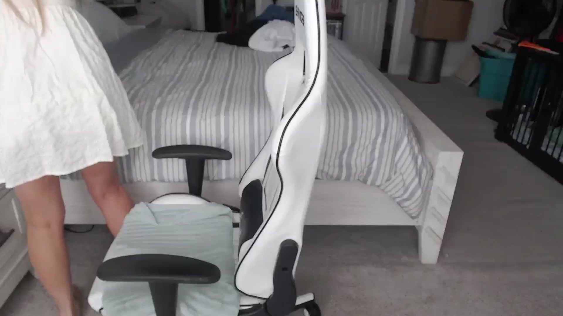 Gallery image thumbnail from ZenZoey's myfreecams stream on, 04/03/2025, 16:39 image 5 of 20