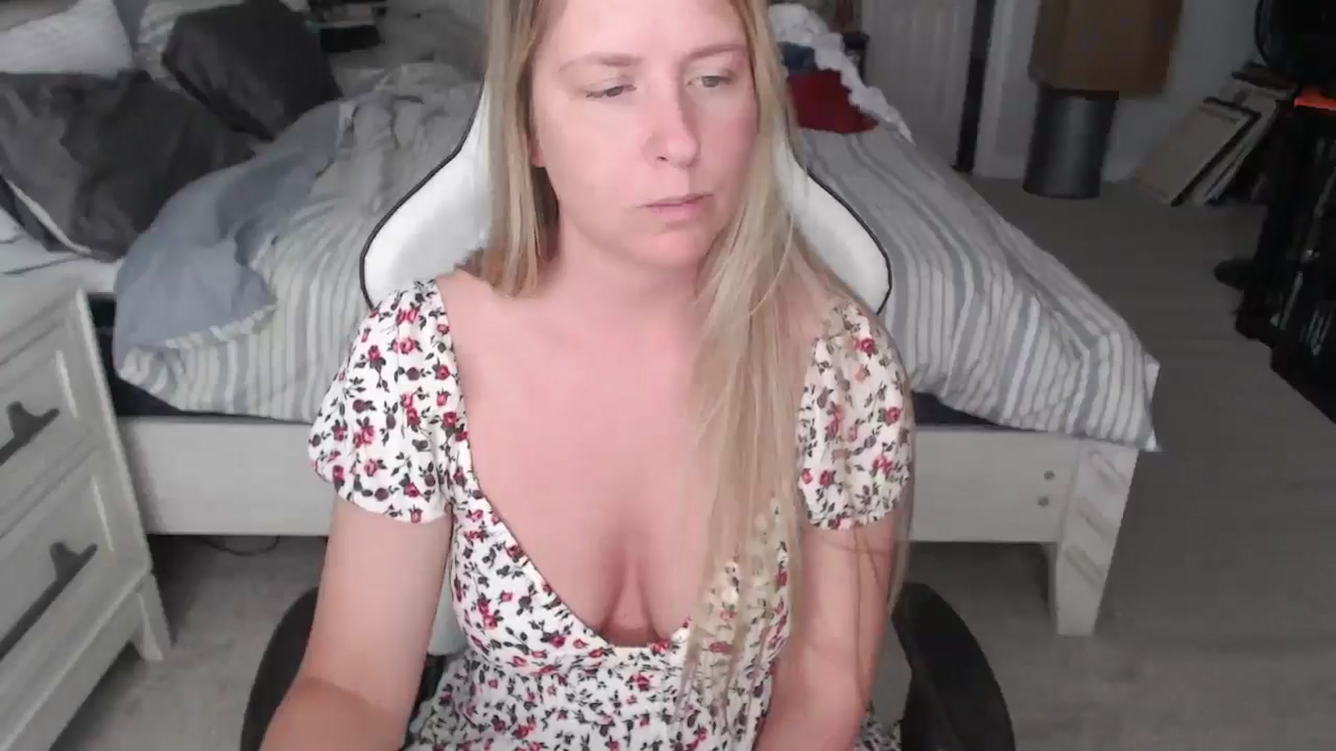 Gallery image thumbnail from ZenZoey's myfreecams stream on, 04/04/2025, 16:58 image 4 of 20