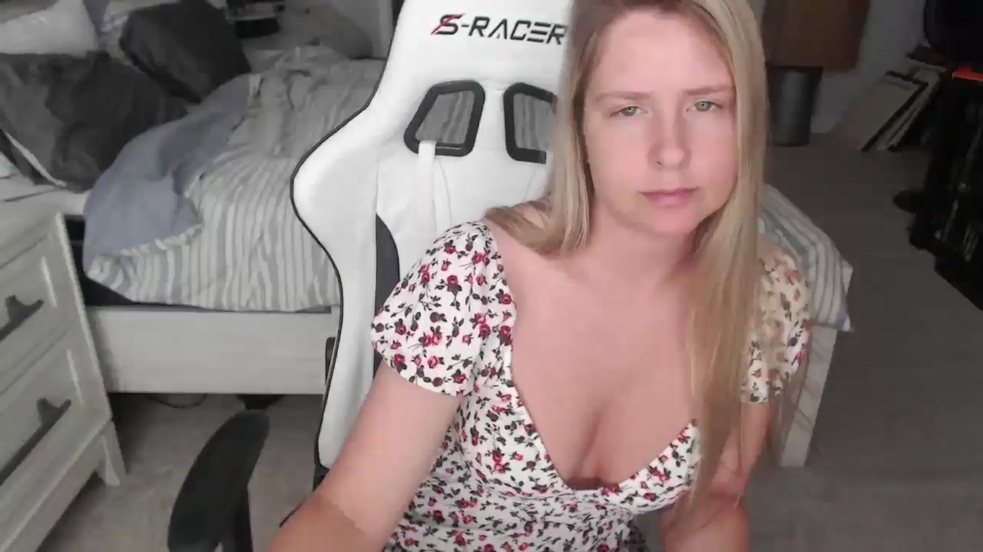 Gallery image thumbnail from ZenZoey's myfreecams stream on, 04/04/2025, 16:58 image 5 of 20